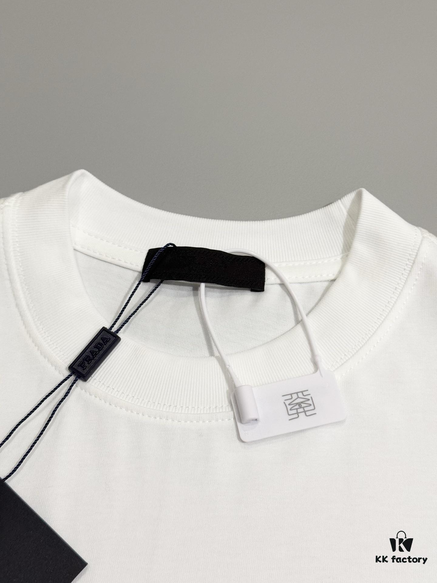 6931a116ccd8ab3d7af94fd6 Prada High-Version SS25 Spring/Summer Collection, In-Store Exclusive, Channel Luxury Item, Embroidered Logo Relief Series, Slightly Oversized Round-Neck Short-Sleeve T-Shirt
