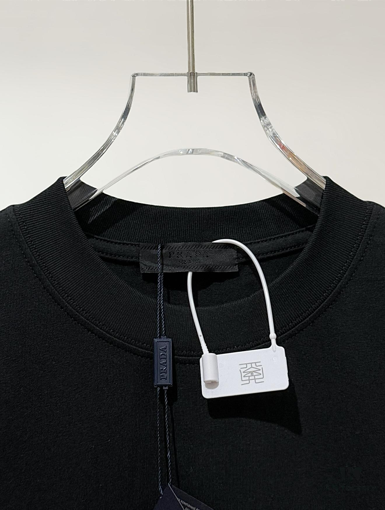 6931a117ccd8ab3d7af94fdf Prada High-End SS25 Spring/Summer Collection, In-Store Retail Quality, Embroidered Relief Letter Design, Crew Neck Short-Sleeve T-Shirt with Slightly Loose Fit