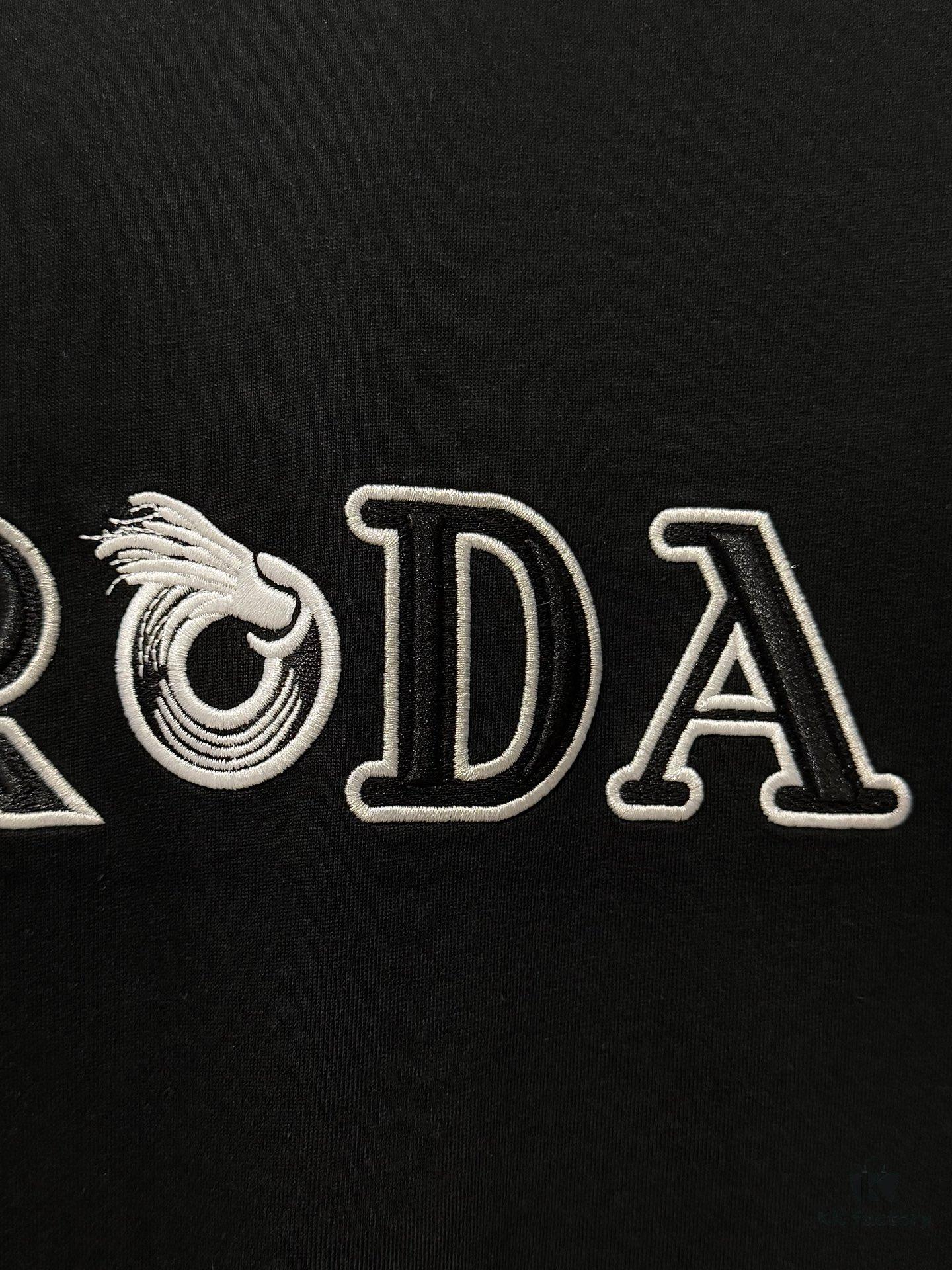 6931a117ccd8ab3d7af94fe3 Prada High-End SS25 Spring/Summer Collection, In-Store Retail Quality, Embroidered Relief Letter Design, Crew Neck Short-Sleeve T-Shirt with Slightly Loose Fit