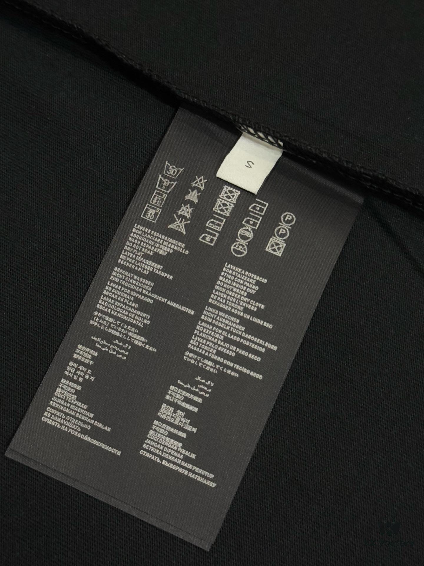 6931a117ccd8ab3d7af94fe5 Prada High-End SS25 Spring/Summer Collection, In-Store Retail Quality, Embroidered Relief Letter Design, Crew Neck Short-Sleeve T-Shirt with Slightly Loose Fit