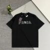 6931a117ccd8ab3d7af94fe6 Prada High-Version SS25 Spring/Summer Collection, In-Store Stock, Premium Channel Release, Embroidered Relief Letter Design, Crew Neck Short-Sleeve T-Shirt with Slightly Relaxed Fit