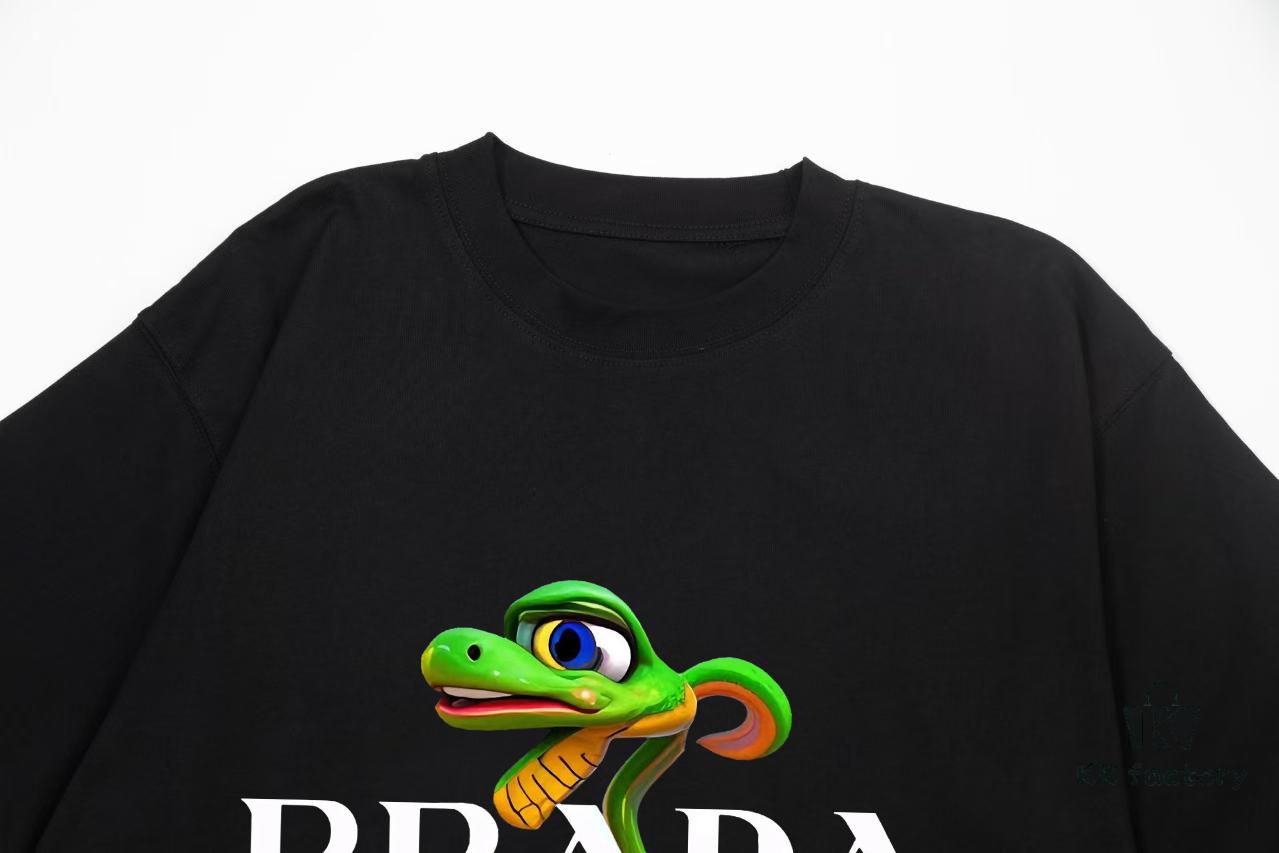 6931a11dccd8ab3d7af95057 PRADA*Prada* Loose Fit Printed Logo Design Spring Summer New Round Neck Fashion Short Sleeve T-Shirt, Soft and Comfortable Unisex Wear, Versatile Casual Essential
