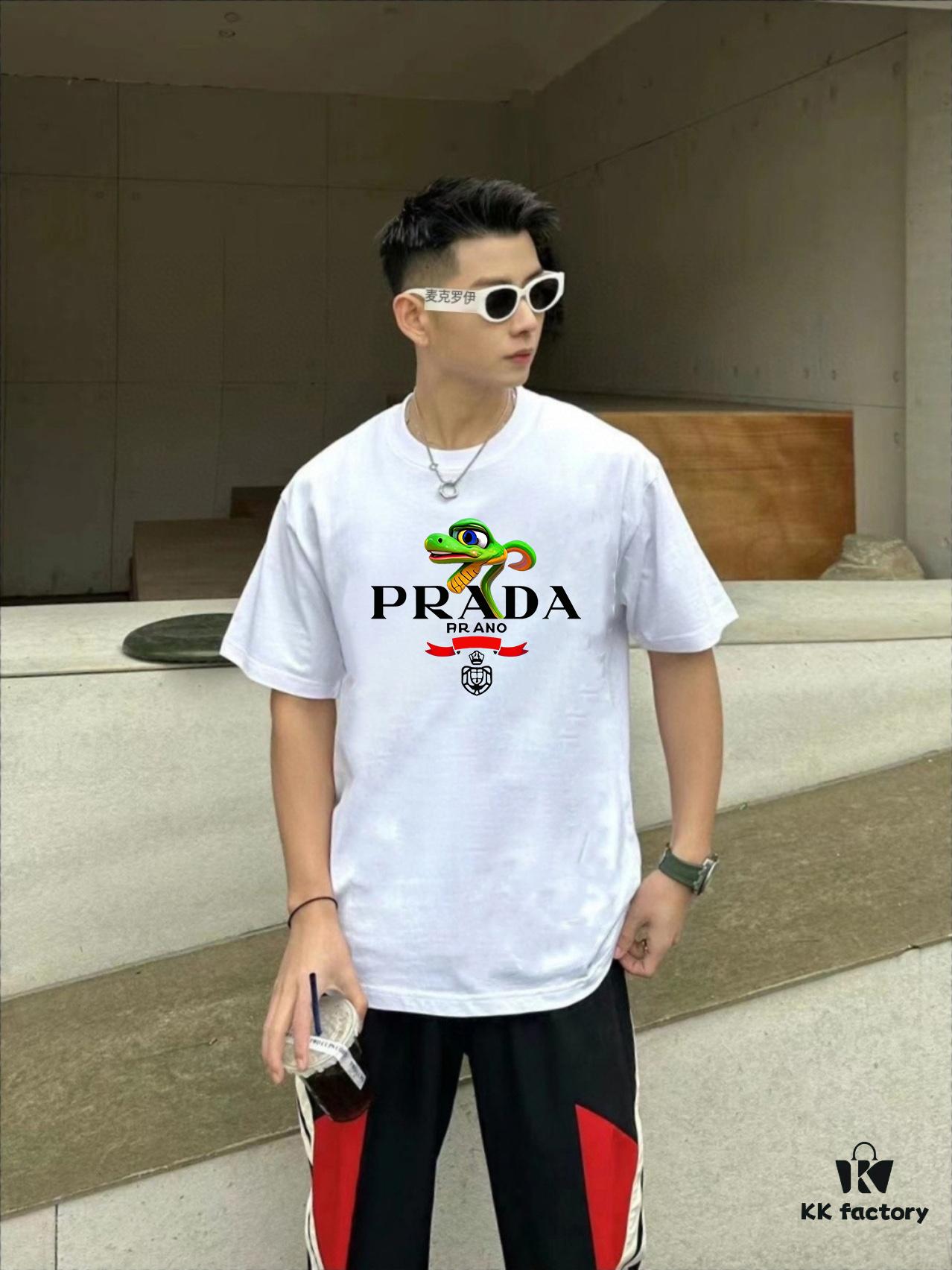 6931a11dccd8ab3d7af95066 PRADA*Prada* Loose Fit Printed Logo Design Spring Summer New Fashion Crew Neck Short Sleeve T-Shirt, Soft and Comfortable Unisex Wear, Versatile Casual Essential