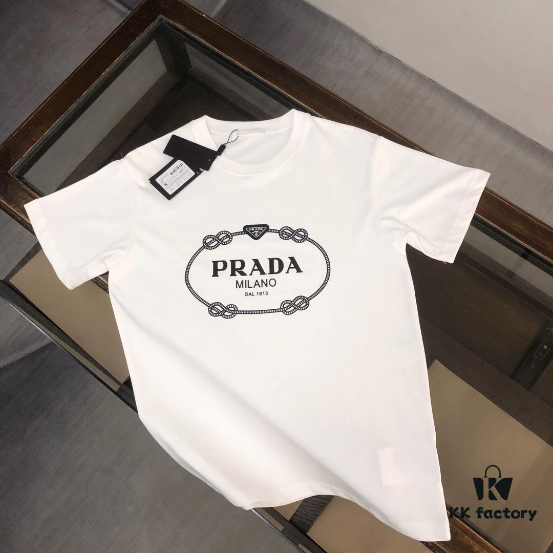 6931a11dccd8ab3d7af95067 PRADA 25SS Summer New Arrival Crew Neck Short Sleeve T-Shirt! 270g Premium Heavyweight Cotton Fabric with Excellent Hand Feel and Texture, Slim Fit Tailoring for a Clean and Sharp Look, Exquisite Stitching, Great Silhouette, Highly Breathable, Stylish and Versatile for All Ages – Essential Wardrobe Piece for Men