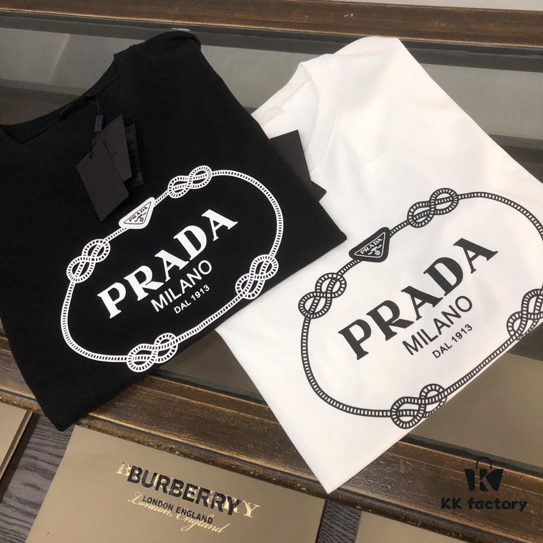 6931a11dccd8ab3d7af95068 PRADA 25SS Summer New Arrival Crew Neck Short Sleeve T-Shirt! 270g Premium Heavyweight Cotton Fabric with Excellent Hand Feel and Texture, Slim Fit Tailoring for a Clean and Sharp Look, Exquisite Stitching, Great Silhouette, Highly Breathable, Stylish and Versatile for All Ages – Essential Wardrobe Piece for Men