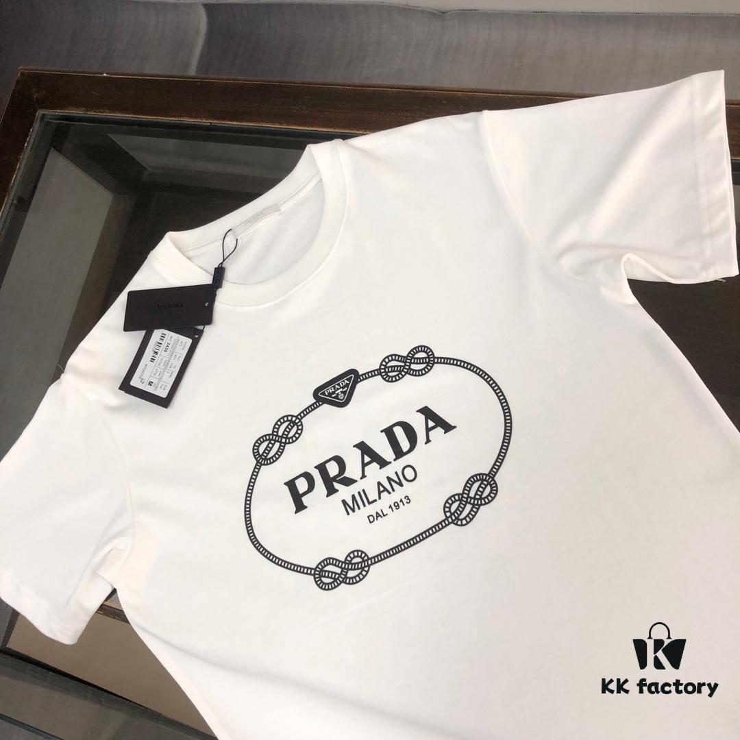 6931a11dccd8ab3d7af95069 PRADA 25SS Summer New Arrival Crew Neck Short Sleeve T-Shirt! 270g Premium Heavyweight Cotton Fabric with Excellent Hand Feel and Texture, Slim Fit Tailoring for a Clean and Sharp Look, Exquisite Stitching, Great Silhouette, Highly Breathable, Stylish and Versatile for All Ages – Essential Wardrobe Piece for Men