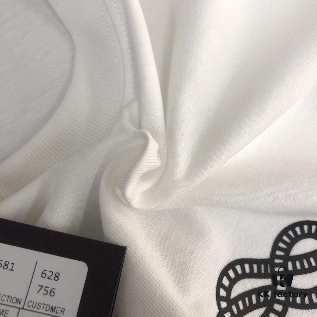 6931a11eccd8ab3d7af9506d PRADA 25SS Summer New Arrival Crew Neck Short Sleeve T-Shirt! 270g Premium Heavyweight Cotton Fabric with Excellent Hand Feel and Texture, Slim Fit Tailoring for a Clean and Sharp Look, Exquisite Stitching, Great Silhouette, Highly Breathable, Stylish and Versatile for All Ages – Essential Wardrobe Piece for Men