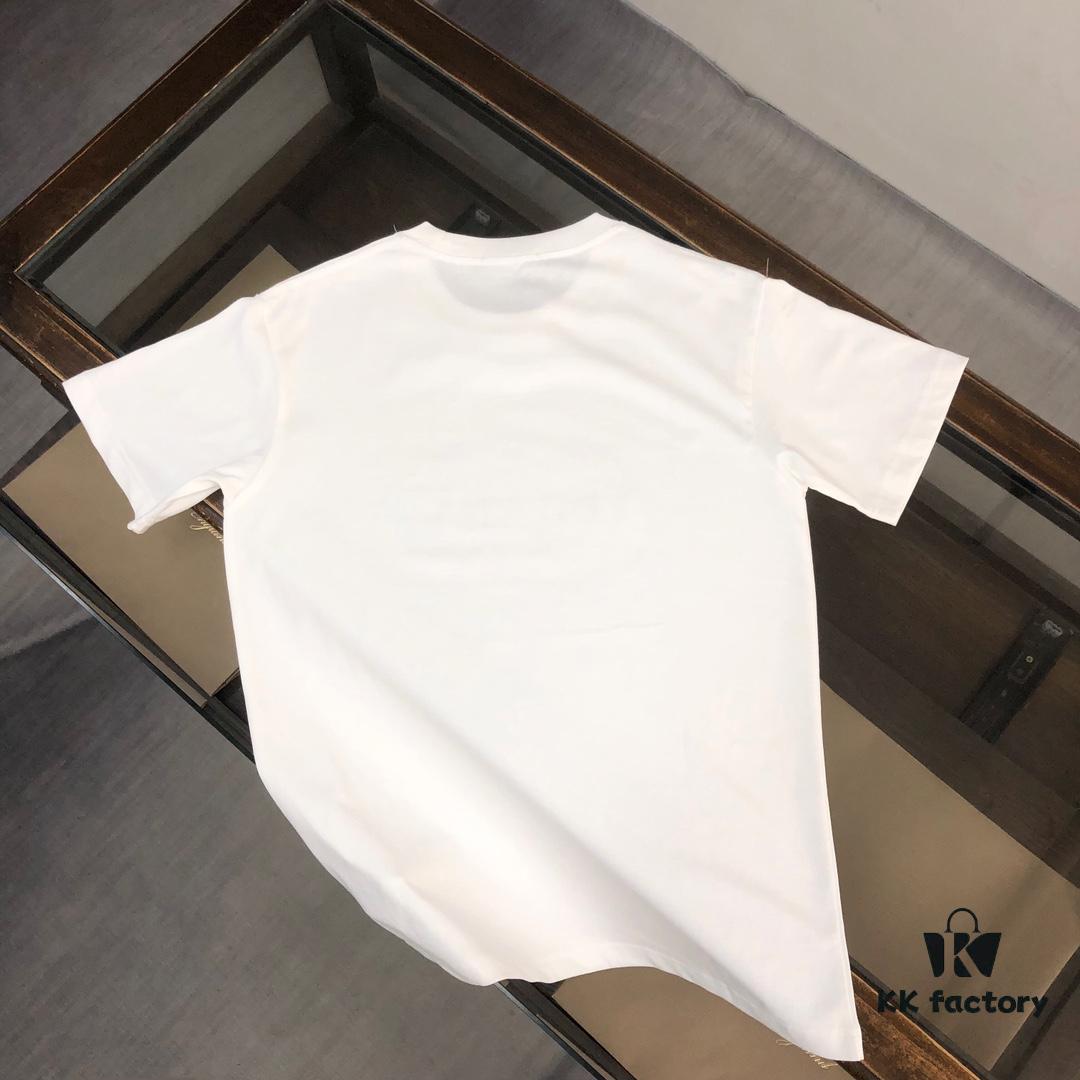 6931a11eccd8ab3d7af9506e PRADA 25SS Summer New Arrival Crew Neck Short Sleeve T-Shirt! 270g Premium Heavyweight Cotton Fabric with Excellent Hand Feel and Texture, Slim Fit Tailoring for a Clean and Sharp Look, Exquisite Stitching, Great Silhouette, Highly Breathable, Stylish and Versatile for All Ages – Essential Wardrobe Piece for Men