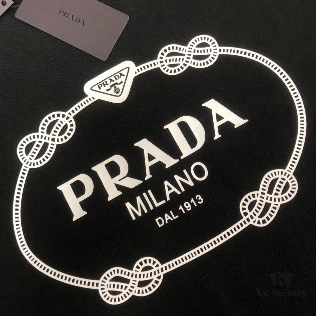 PRADA 25SS Summer New Arrival Round Neck Short-Sleeve T-Shirt! 270g Heavyweight Premium Cotton Fabric with Perfect Texture and Hand Feel, Slim Tailored Design with Clean Lines, Exquisite Stitching, Excellent Fit and Superior Breathability, Stylish and Versatile for All Ages – Essential Wardrobe Piece for Men