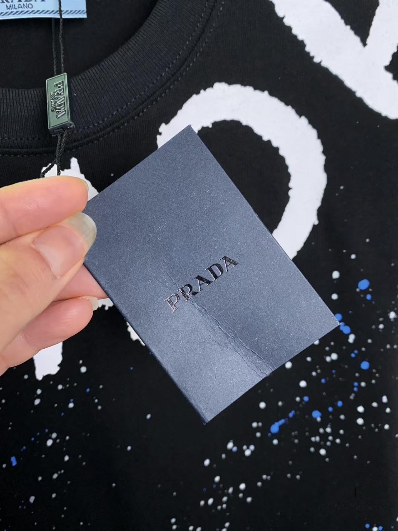 6931a11eccd8ab3d7af9507f 25ss PRADA Hand-Painted Logo T-Shirt Inspired by 80s Retro Style