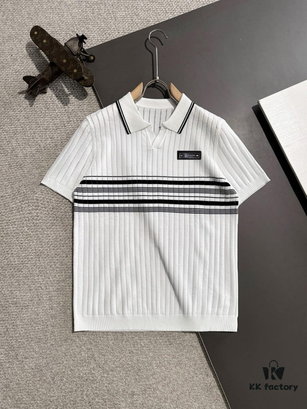 6931a126ccd8ab3d7af9510f High-Quality Prada 2025 Spring/Summer New Men's Collared Short-Sleeve T-Shirt