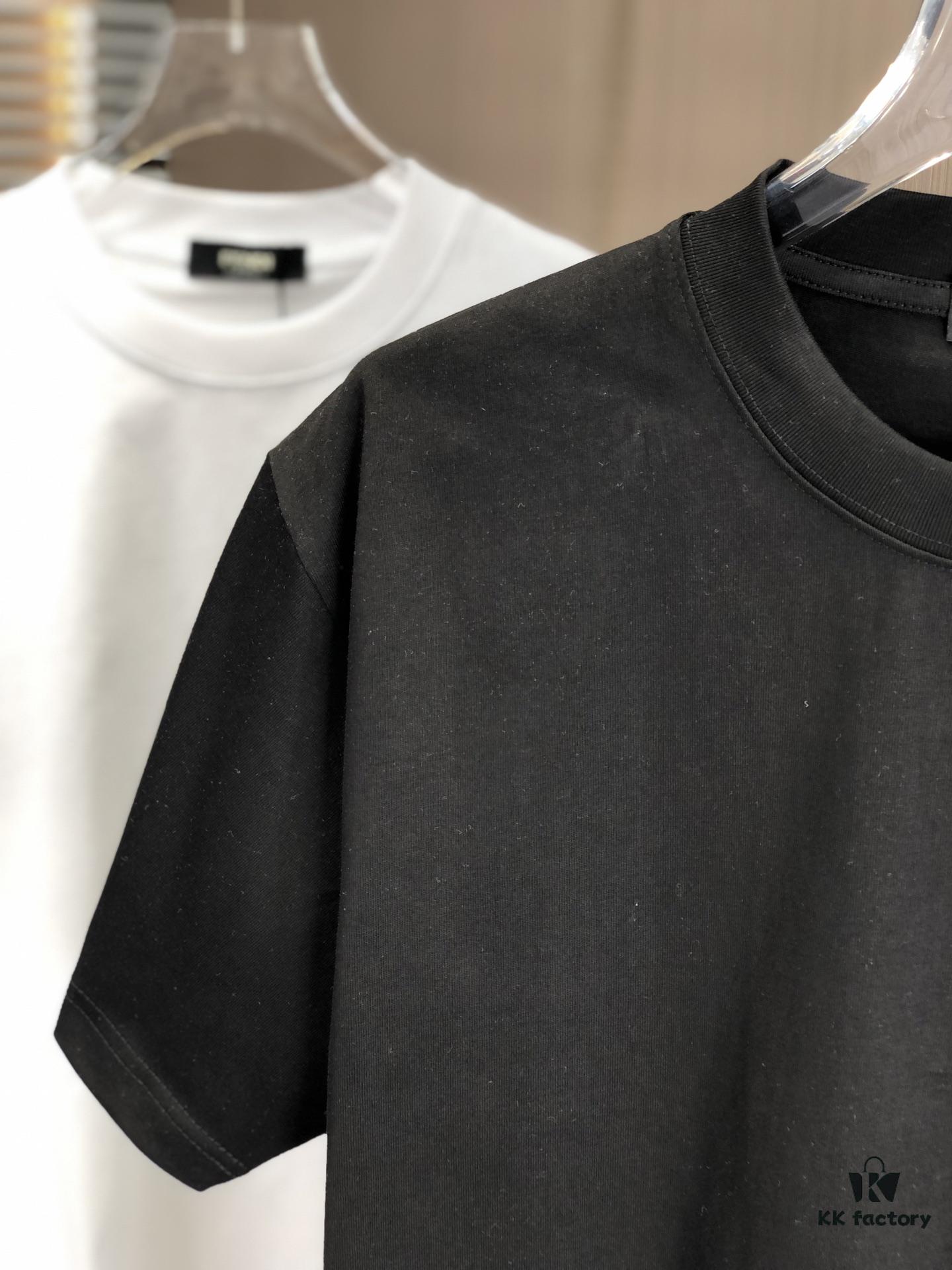 6931a12fccd8ab3d7af951cd FENDI Fendi 2025 Spring/Summer New Arrival Round Neck Short Sleeve T-Shirt with Hand-Painted Front and Back Print, Made from 320g Double-Yarn Combed Cotton, Slightly Loose Fit, Soft and Substantial Fabric, Unisex Design