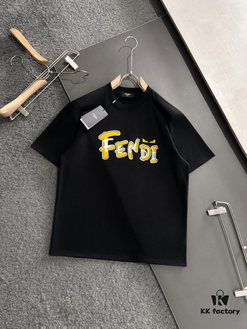 FD 2025SS Spring Summer Newest Round Neck Fashion Short Sleeve T-Shirt, Official Website Synchronized, Cabinet Pure Cotton Fabric! Skin-Friendly Comfortable, Timeless and Easy to Wear, Classic Minimalist Logo Design, Original Factory Craftsmanship Meticulous, Essential Item for Stylish Men