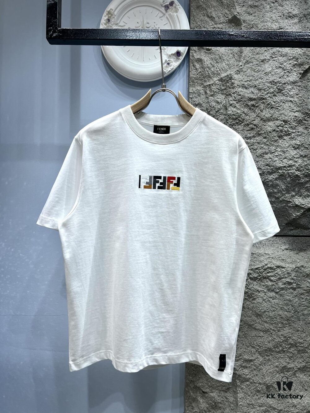 6931a135ccd8ab3d7af9523e FENDI* Fendi Candy-Colored Embroidered Short Sleeve T-Shirt
