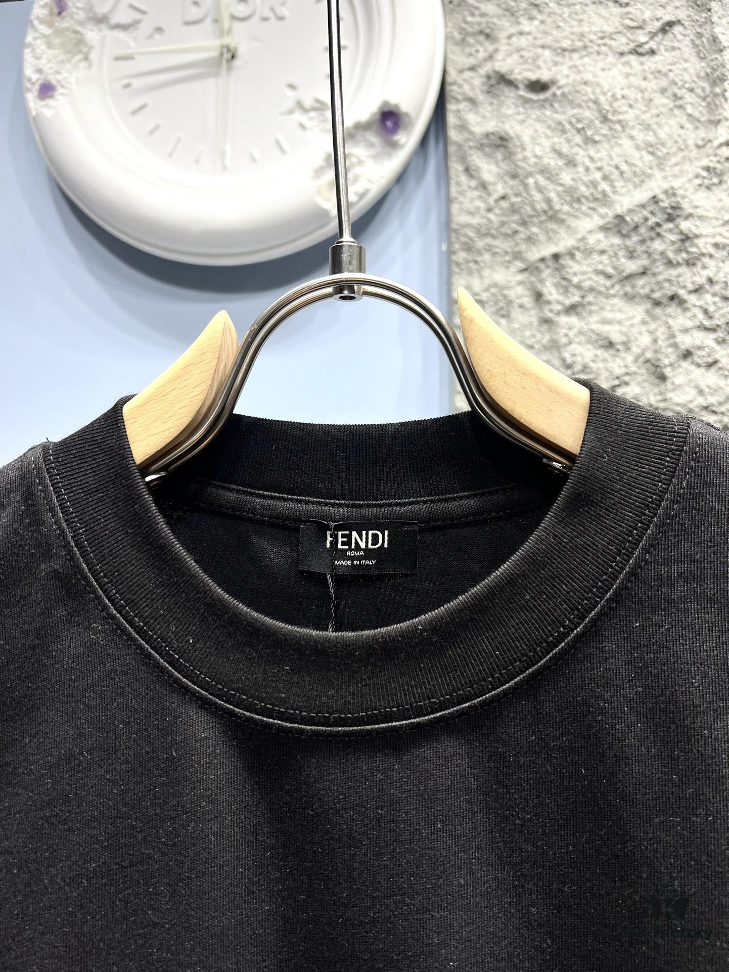 6931a136ccd8ab3d7af9525a FENDI Fluorescent Logo Print Short Sleeve T-Shirt
