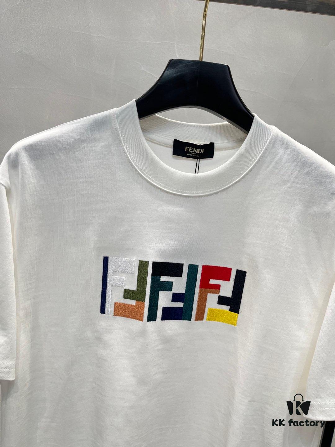 6931a13accd8ab3d7af952a6 FENDI 25SS New Arrival Round Neck T-Shirt! Must-Have for Trendsetters! Custom Colorful Embroidered Logo on Chest. Classic Colors, Stylish and Fashionable. Youthful and Energetic Overall Look! Made from 280g High-Quality Cotton, Exceptionally Comfortable to Wear and Touch, with Delicate and Premium Texture.