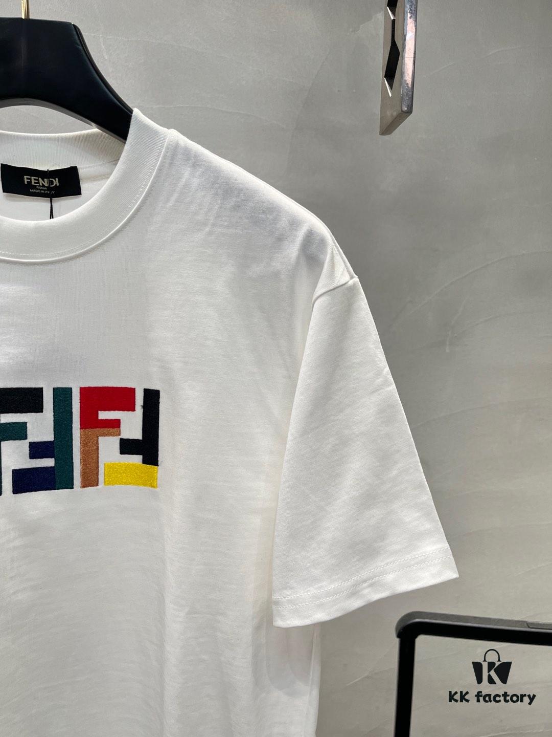 6931a13accd8ab3d7af952a7 FENDI 25SS New Arrival Round Neck T-Shirt! Must-Have for Trendsetters! Custom Colorful Embroidered Logo on Chest. Classic Colors, Stylish and Fashionable. Youthful and Energetic Overall Look! Made from 280g High-Quality Cotton, Exceptionally Comfortable to Wear and Touch, with Delicate and Premium Texture.