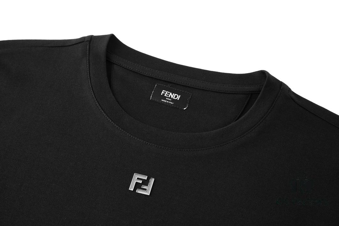 6931a13dccd8ab3d7af952e4 FENDI Hardware Embossed Short Sleeve T-Shirt
