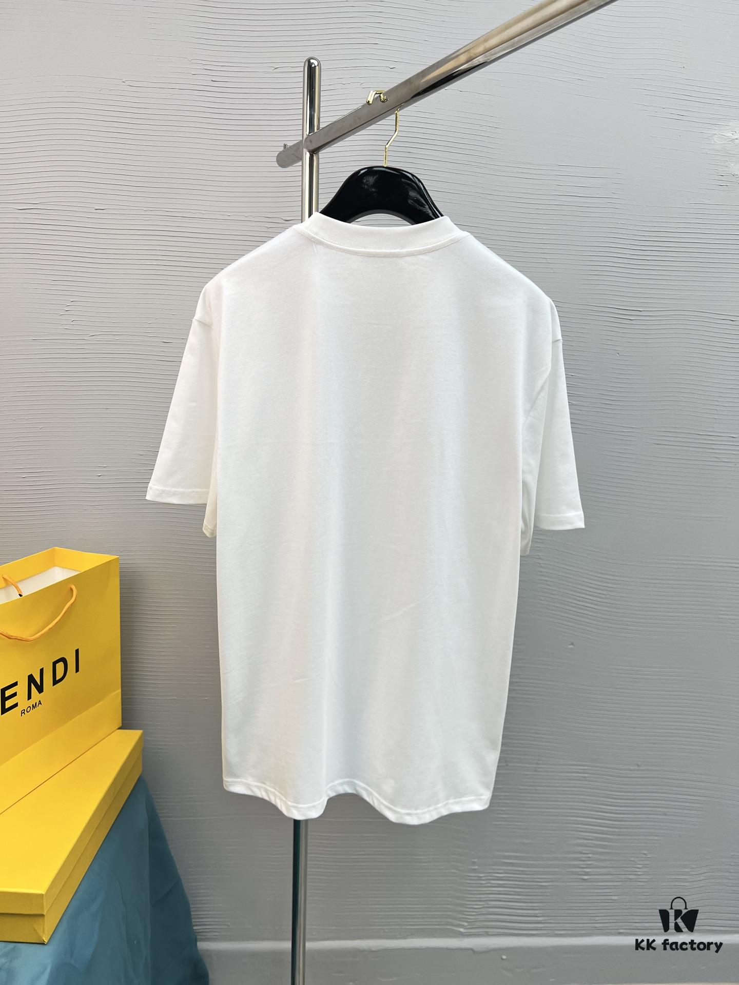 6931a13eccd8ab3d7af952ef High-Quality FEND 25SS Classic Color T-Shirt New Arrival! This vibrant and youthful design is full of energy, part of the latest seasonal Teddy Bear collection. Crafted with premium 280g 100% cotton fabric for superior softness and comfort. Features high-definition, dimensionally rich printing using advanced thermal transfer technology. Perfectly pairs with jeans, chinos, or shorts, making it a must-have spring-summer staple.