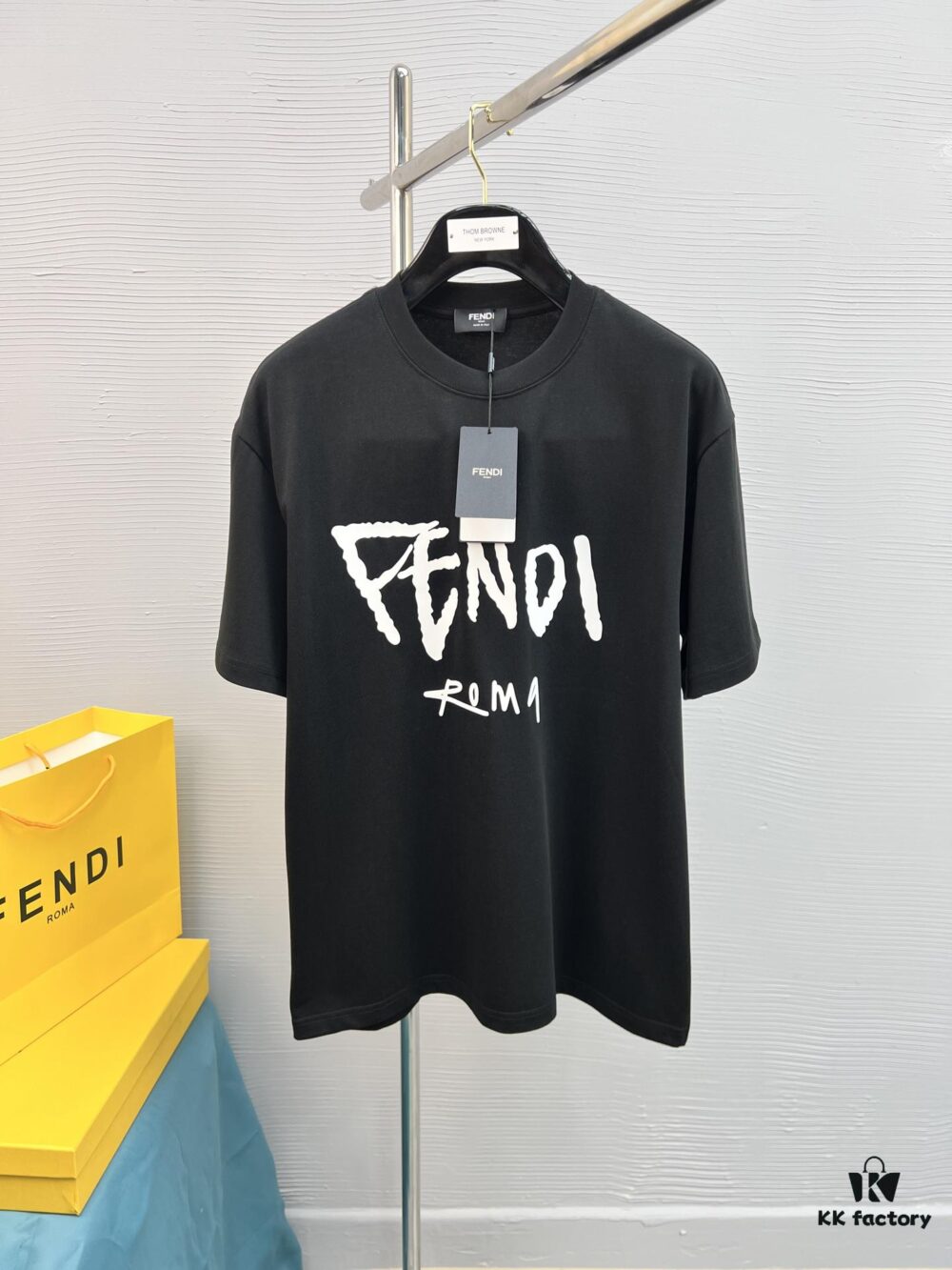 6931a13fccd8ab3d7af952f6 High-Quality FEND 25SS Classic Color T-Shirt New Arrival! Youthful and vibrant design, featuring the latest teddy bear series with premium-grade printing technology. Offers strong three-dimensional color transitions and is crafted from selected 280g pure cotton fabric for soft comfort. Perfectly matches jeans, chinos, or shorts, ideal for spring and summer wear.