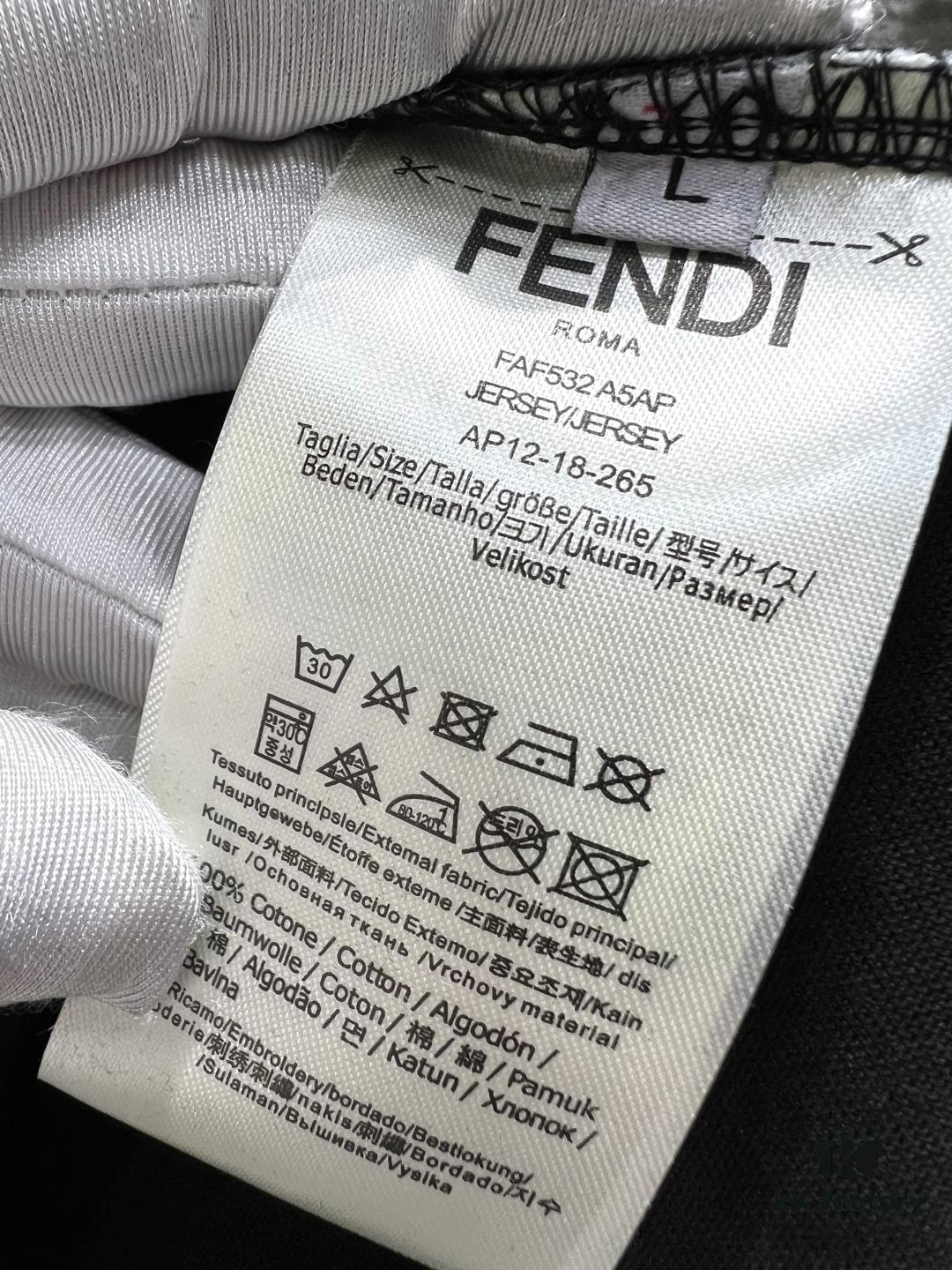 6931a140ccd8ab3d7af9530e FENDI Logo-Embroidered Webbing Flag Short Sleeve T-Shirt