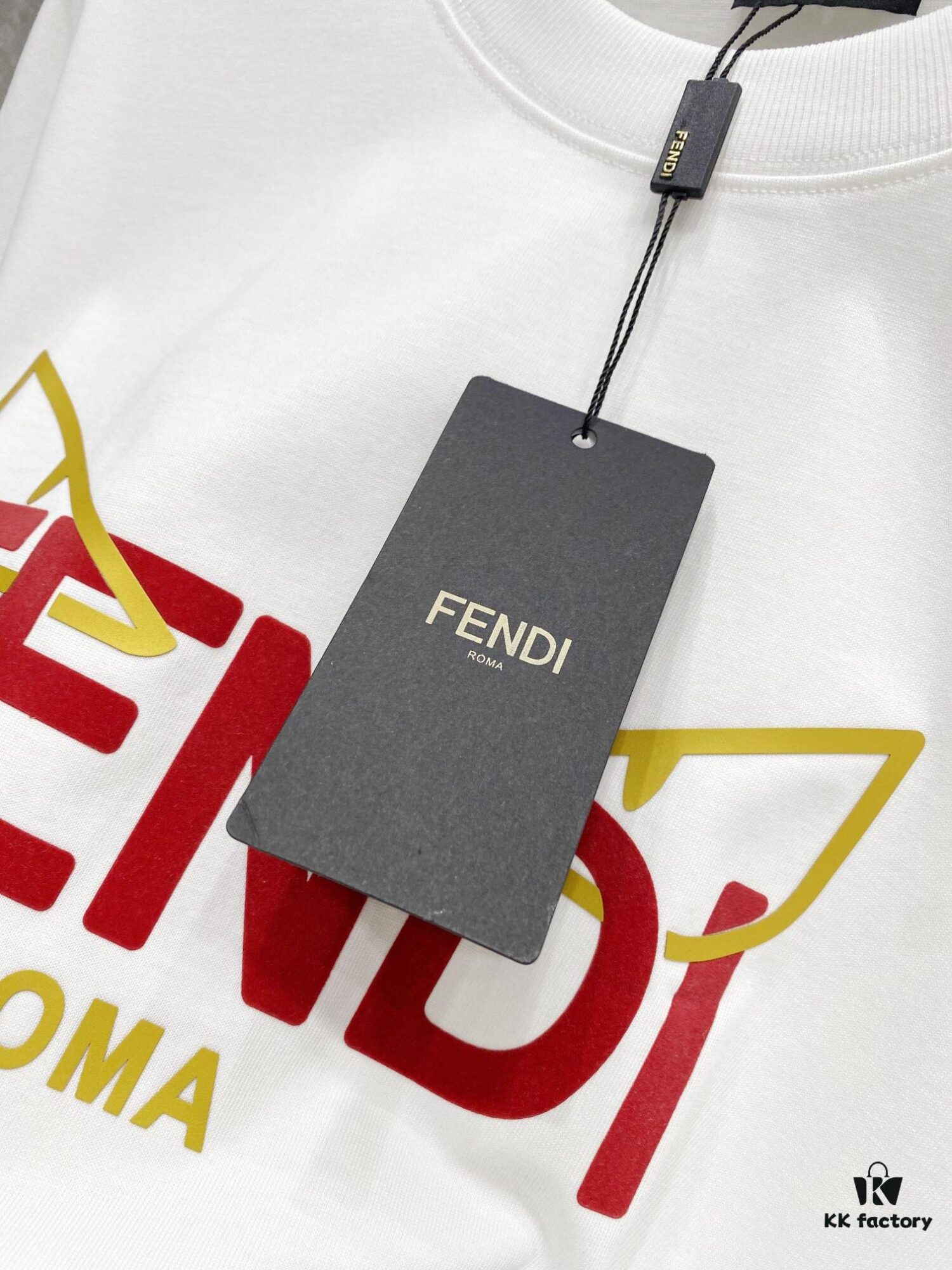 6931a142ccd8ab3d7af9532a FENDI 25SS Spring Collection Classic New T-Shirt! 260g High-GSM Pure Cotton Fabric, Comfortable Wear. Minimalist Design, Stylish and Trendy. Slightly Loose Fit for a Relaxed, Casual Look, Suitable for Various Occasions. Perfect for Shopping, Gatherings, or Leisure Time, Adding a Touch of Fashion and Individuality to Your Style.