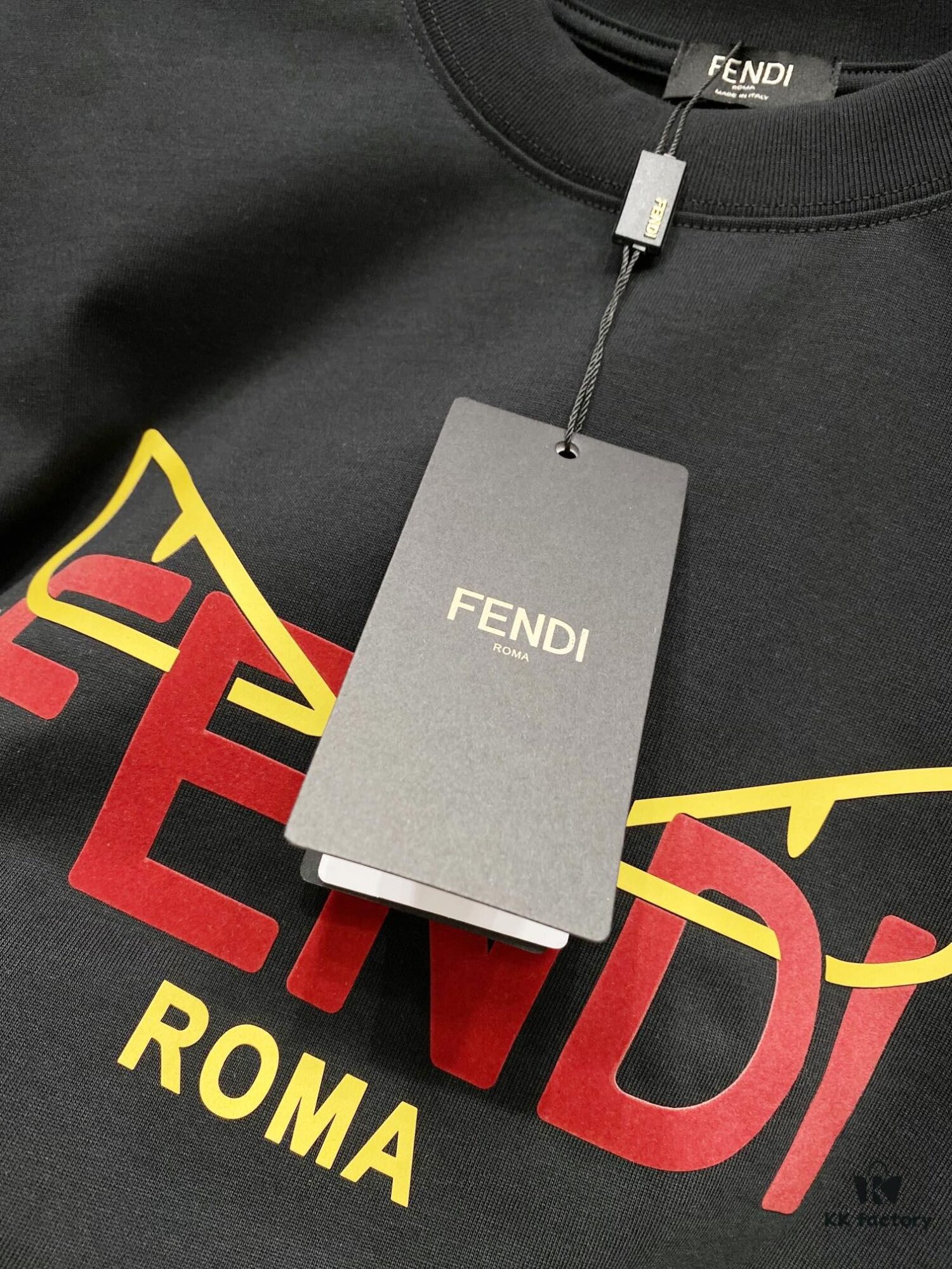 6931a142ccd8ab3d7af95333 FENDI 25SS Spring Collection Classic New Arrival T-Shirt! 260g High-Grammage Pure Cotton Fabric, Comfortable Wear. Minimalist Design, Stylish and Trendsetting. Slightly Oversized Fit for a Relaxed, Casual Look, Perfect for Various Occasions. Whether Shopping, Socializing or Relaxing, This T-Shirt Adds a Touch of Fashion and Individuality to Your Everyday Style.
