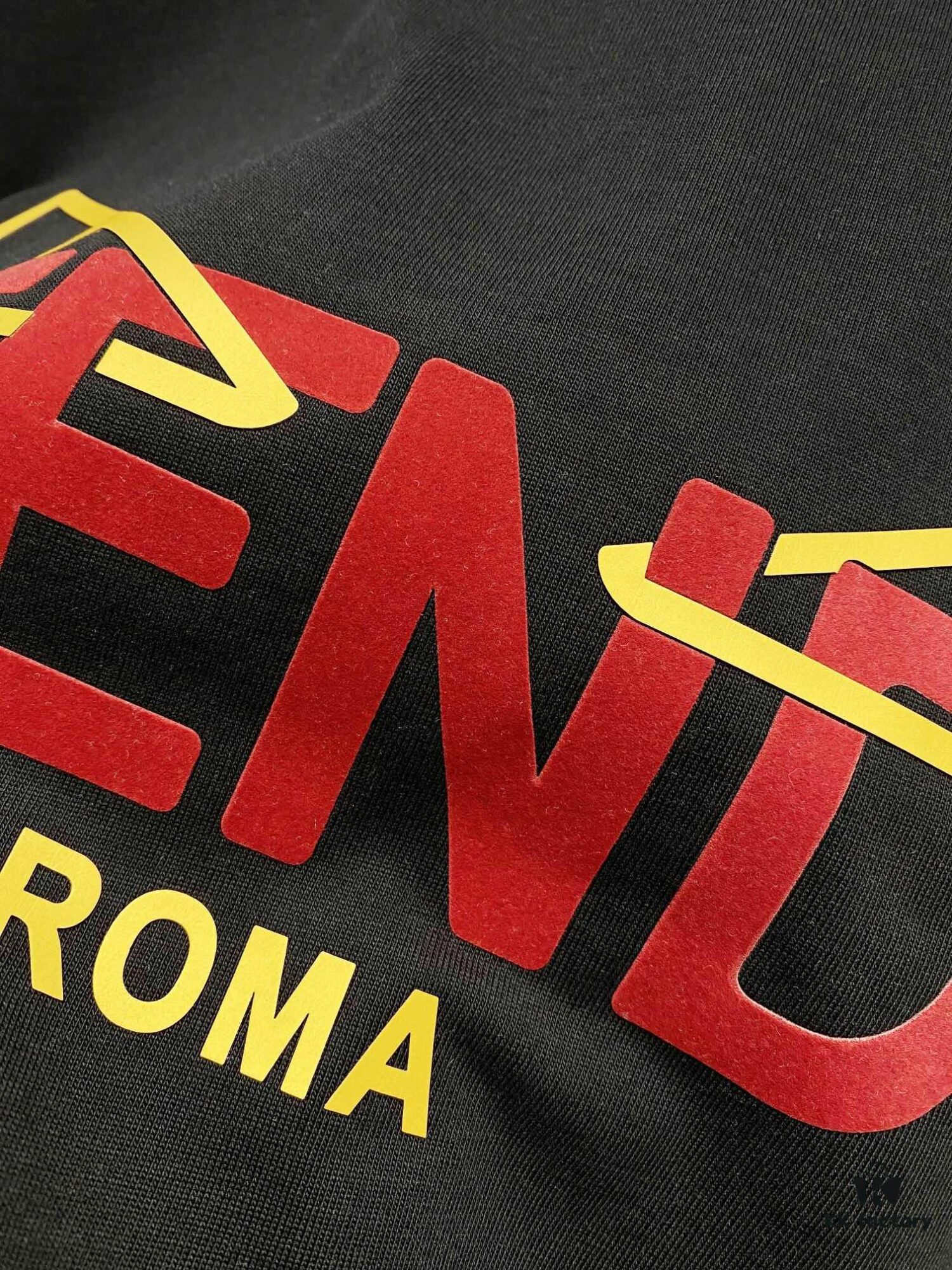 6931a142ccd8ab3d7af95334 FENDI 25SS Spring Collection Classic New Arrival T-Shirt! 260g High-Grammage Pure Cotton Fabric, Comfortable Wear. Minimalist Design, Stylish and Trendsetting. Slightly Oversized Fit for a Relaxed, Casual Look, Perfect for Various Occasions. Whether Shopping, Socializing or Relaxing, This T-Shirt Adds a Touch of Fashion and Individuality to Your Everyday Style.