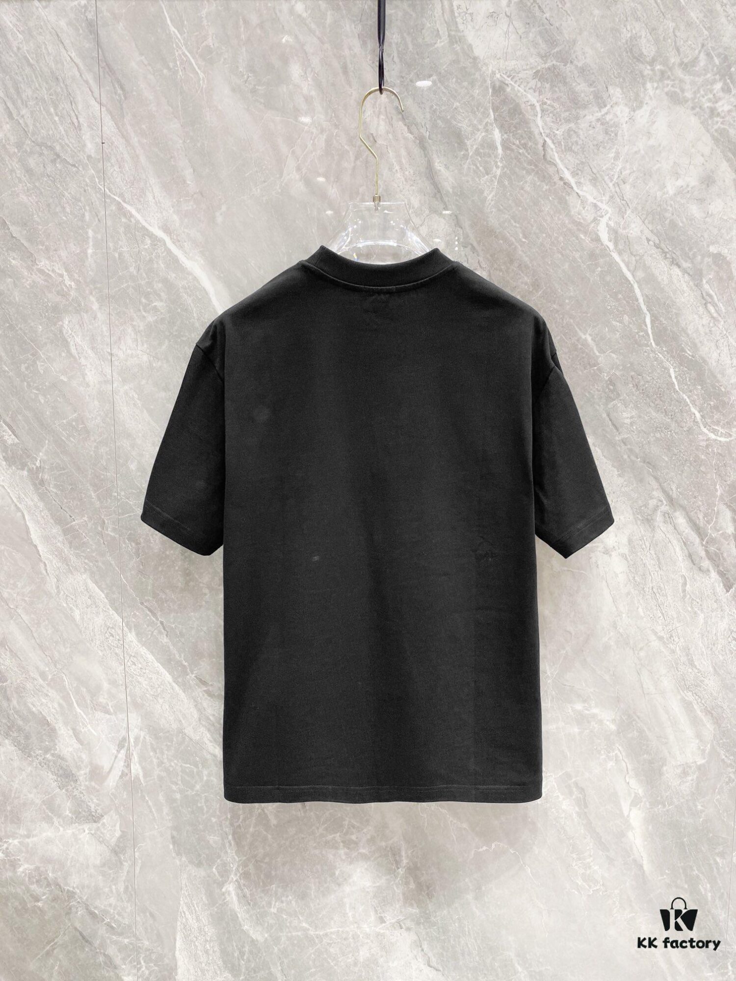 6931a142ccd8ab3d7af95336 FENDI 25SS Spring Collection Classic New Arrival T-Shirt! 260g High-Grammage Pure Cotton Fabric, Comfortable Wear. Minimalist Design, Stylish and Trendsetting. Slightly Oversized Fit for a Relaxed, Casual Look, Perfect for Various Occasions. Whether Shopping, Socializing or Relaxing, This T-Shirt Adds a Touch of Fashion and Individuality to Your Everyday Style.