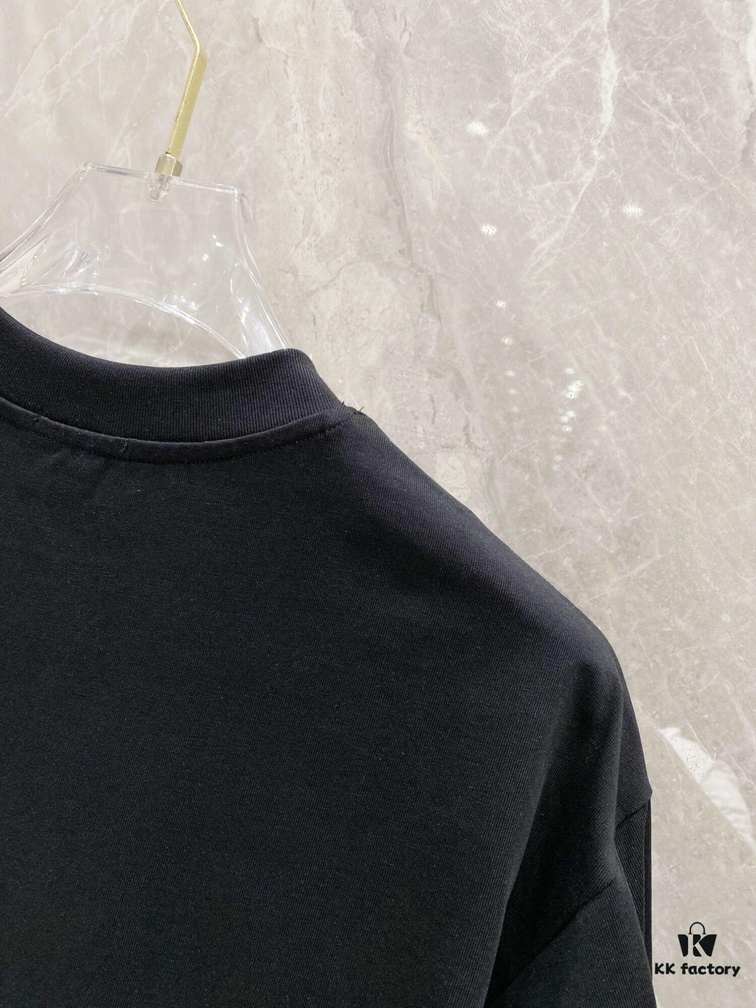 6931a142ccd8ab3d7af95337 FENDI 25SS Spring Collection Classic New Arrival T-Shirt! 260g High-Grammage Pure Cotton Fabric, Comfortable Wear. Minimalist Design, Stylish and Trendsetting. Slightly Oversized Fit for a Relaxed, Casual Look, Perfect for Various Occasions. Whether Shopping, Socializing or Relaxing, This T-Shirt Adds a Touch of Fashion and Individuality to Your Everyday Style.