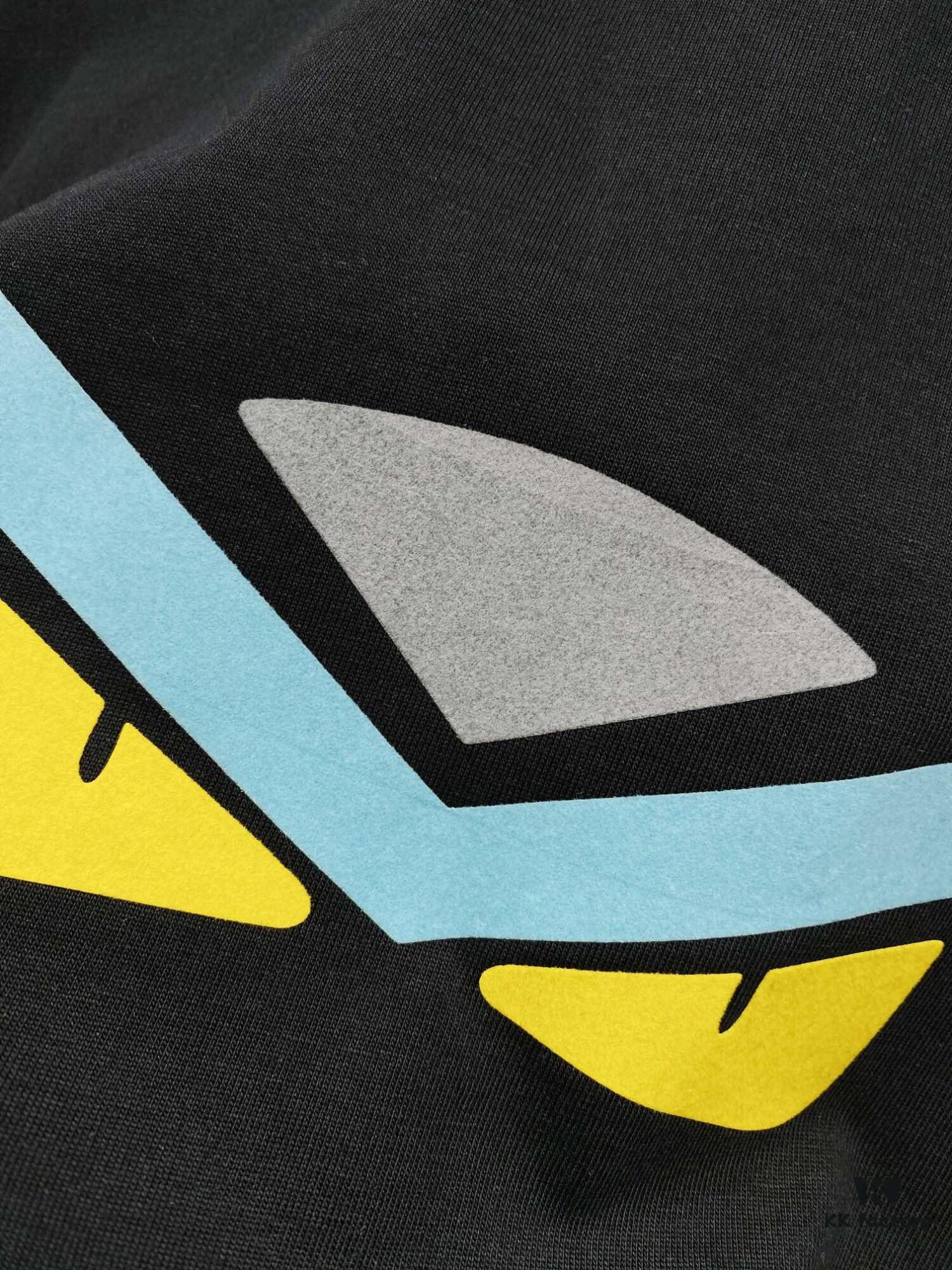 6931a143ccd8ab3d7af95348 FENDI 25SS New Arrival Round Neck T-Shirt! A Must-Have for Fashion Enthusiasts! Custom 3D Rubber Logo on Chest, Classic Colorways with Stylish Appeal, Youthful and Energetic Design. Crafted from 280g High-Quality Cotton for Exceptional Comfort and Soft, Textured Handfeel.