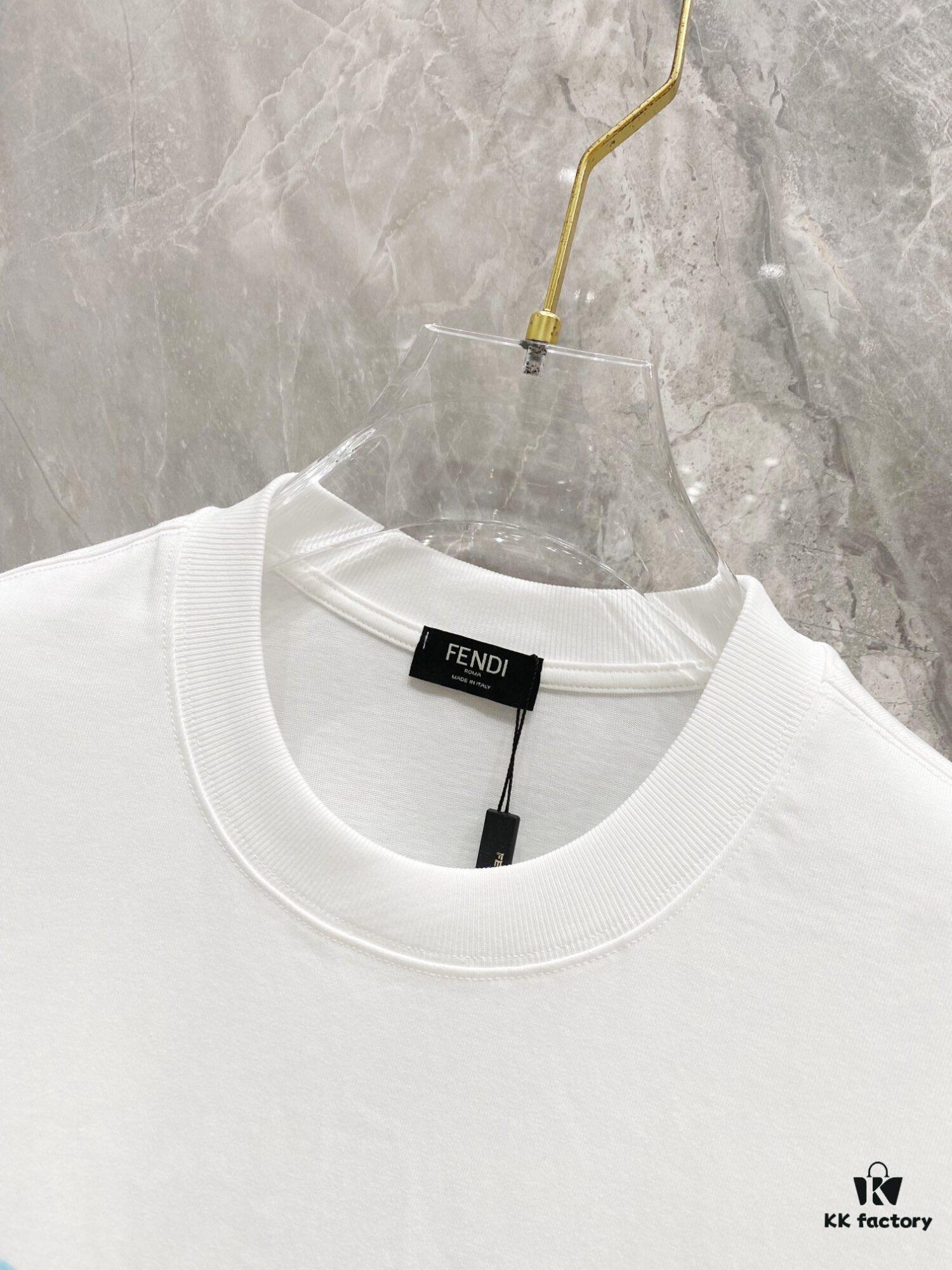 6931a143ccd8ab3d7af95350 FENDI 25SS New Arrival Round Neck T-Shirt! Must-Have for Trendsetters! Custom Brand Letter Embossed Print on Chest, Classic Colors for Stylish and Modern Look, Youthful and Energetic Design. Crafted from 280g Cotton for Exceptional Comfort and Soft, Premium Hand Feel.