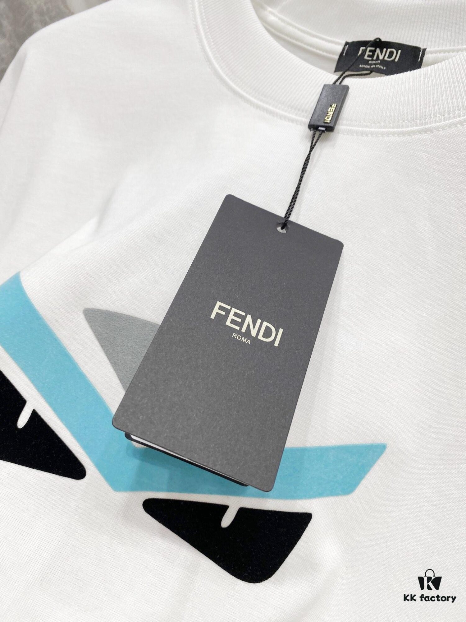 6931a144ccd8ab3d7af95352 FENDI 25SS New Arrival Round Neck T-Shirt! Must-Have for Trendsetters! Custom Brand Letter Embossed Print on Chest, Classic Colors for Stylish and Modern Look, Youthful and Energetic Design. Crafted from 280g Cotton for Exceptional Comfort and Soft, Premium Hand Feel.