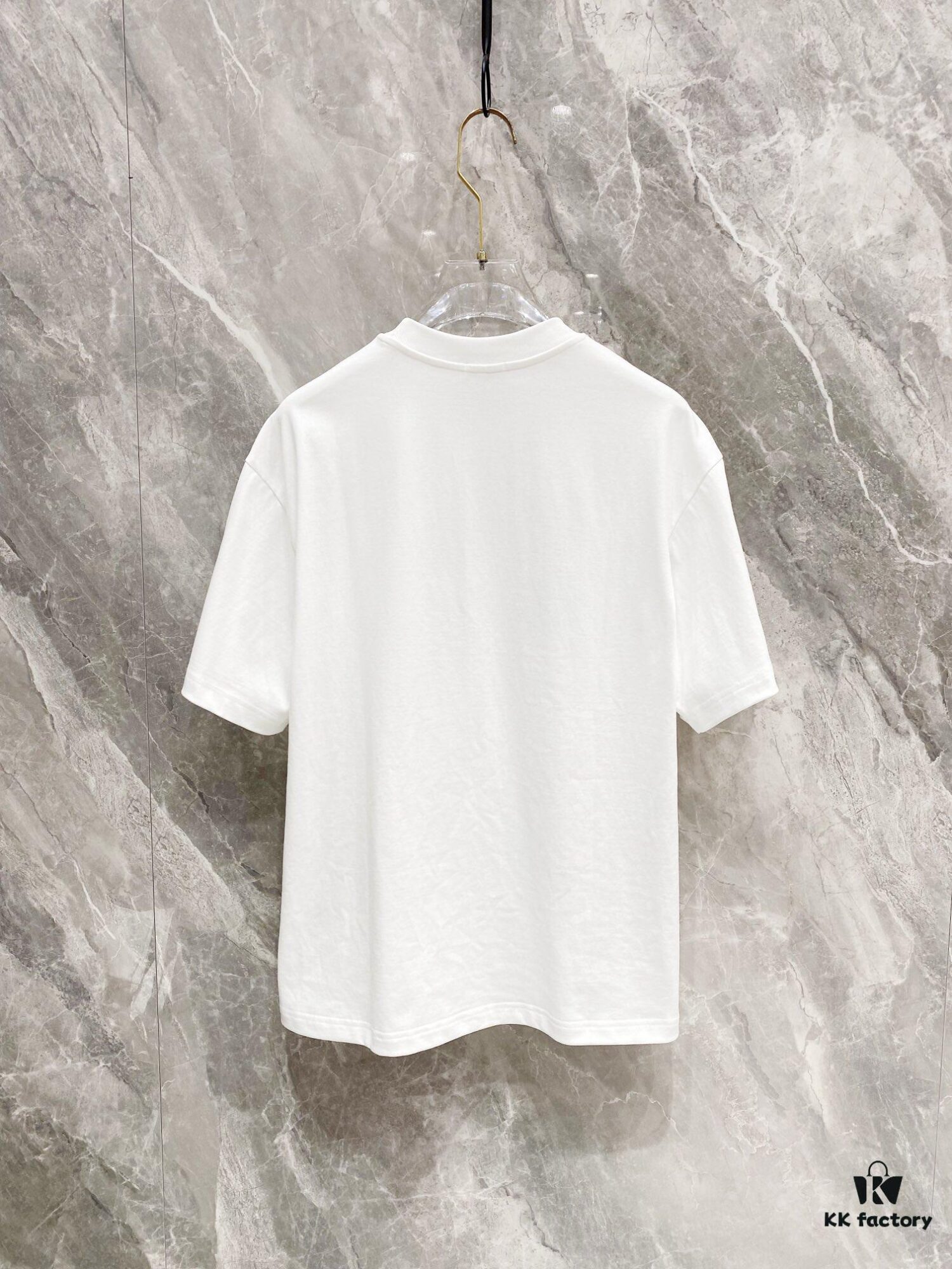 6931a144ccd8ab3d7af95354 FENDI 25SS New Arrival Round Neck T-Shirt! Must-Have for Trendsetters! Custom Brand Letter Embossed Print on Chest, Classic Colors for Stylish and Modern Look, Youthful and Energetic Design. Crafted from 280g Cotton for Exceptional Comfort and Soft, Premium Hand Feel.