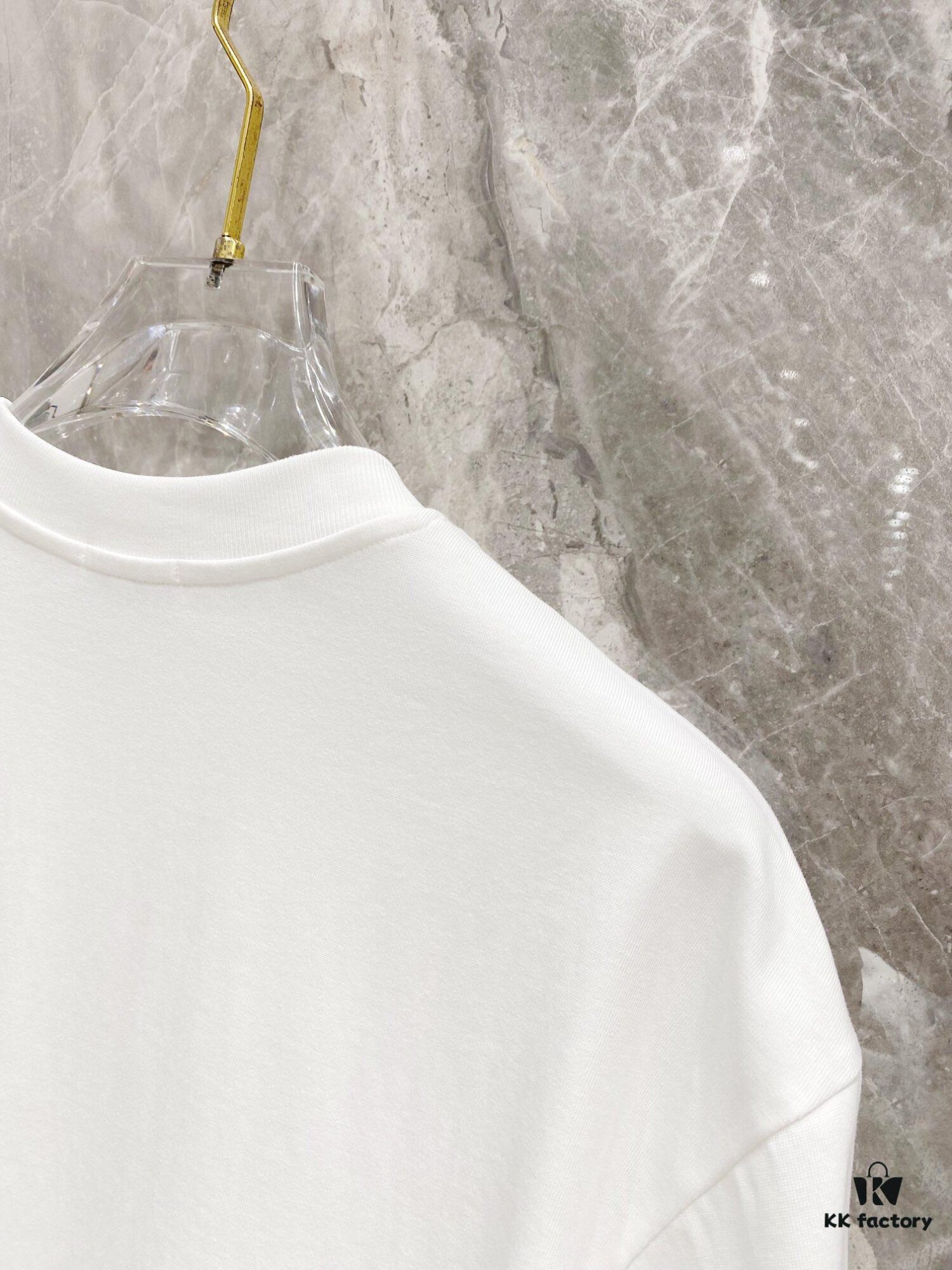 6931a144ccd8ab3d7af95356 FENDI 25SS New Arrival Round Neck T-Shirt! Must-Have for Trendsetters! Custom Brand Letter Embossed Print on Chest, Classic Colors for Stylish and Modern Look, Youthful and Energetic Design. Crafted from 280g Cotton for Exceptional Comfort and Soft, Premium Hand Feel.
