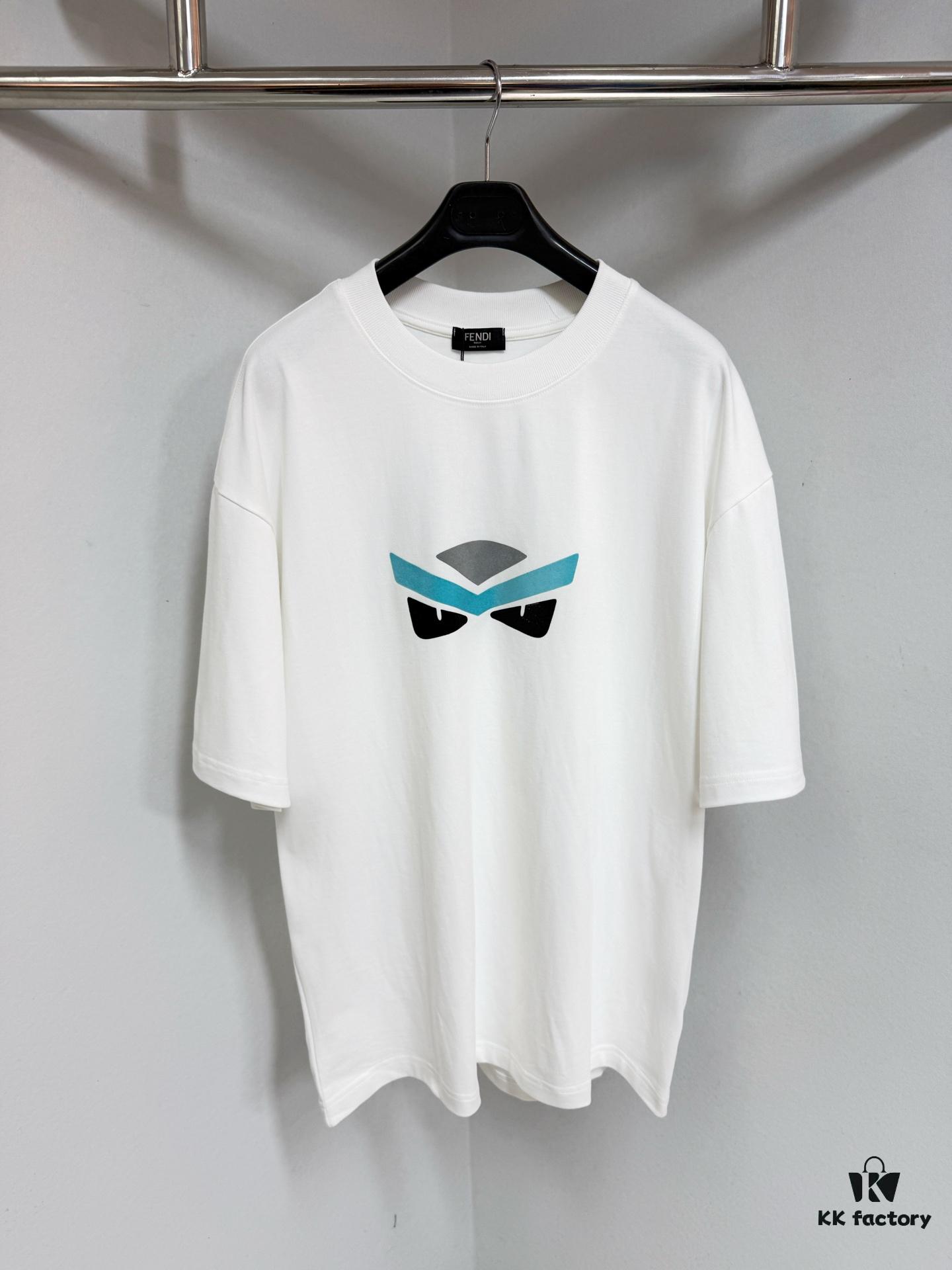 6931a145ccd8ab3d7af95358 FENDI Round-Neck Short-Sleeve T-Shirt with Eye Print, Made of Pure Cotton Fabric Featuring Golden Snake-Eye Design on Front, Embellished with Logo Letter Printing, Mother-of-Pearl Buttons, Constructed with 50S Two-Ply 260g Fabric, Exquisite Detailing Between Prints Without Fraying or Overspilling