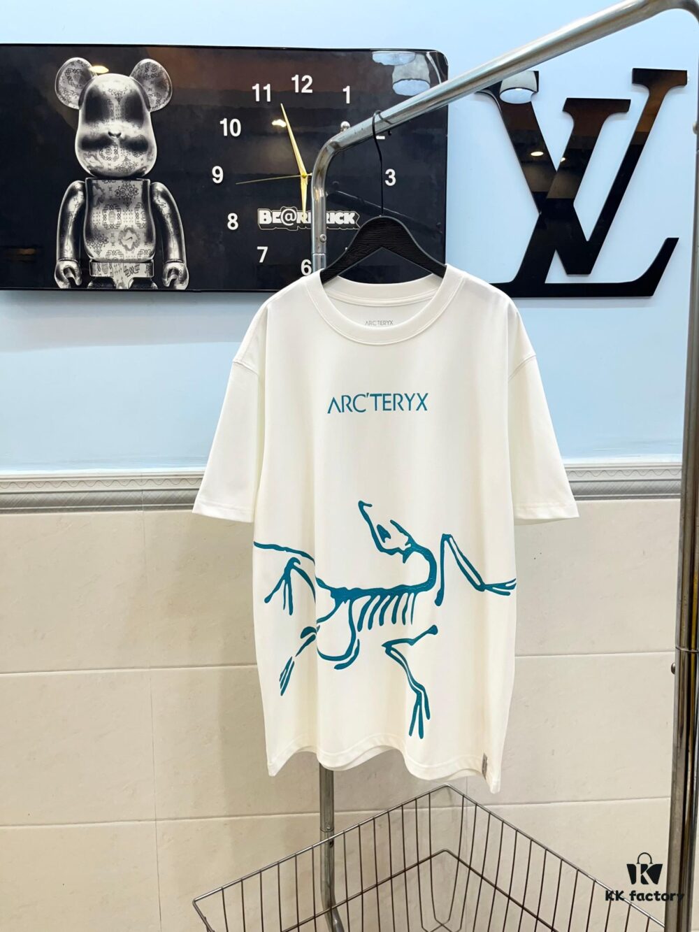6931a150ccd8ab3d7af95436 Ayc Teryx Arc'teryx 2025 FW Junior Bird Logo Premium Print Short Sleeve T-Shirt, 280g Pure Cotton Double Yarn Fabric, Soft and Comfortable Wear, Custom Rib Knit Collar Dyed in Same Dye Batch, Full Trims with Three Labels, Unisex Design, High-Version Comparable at Will