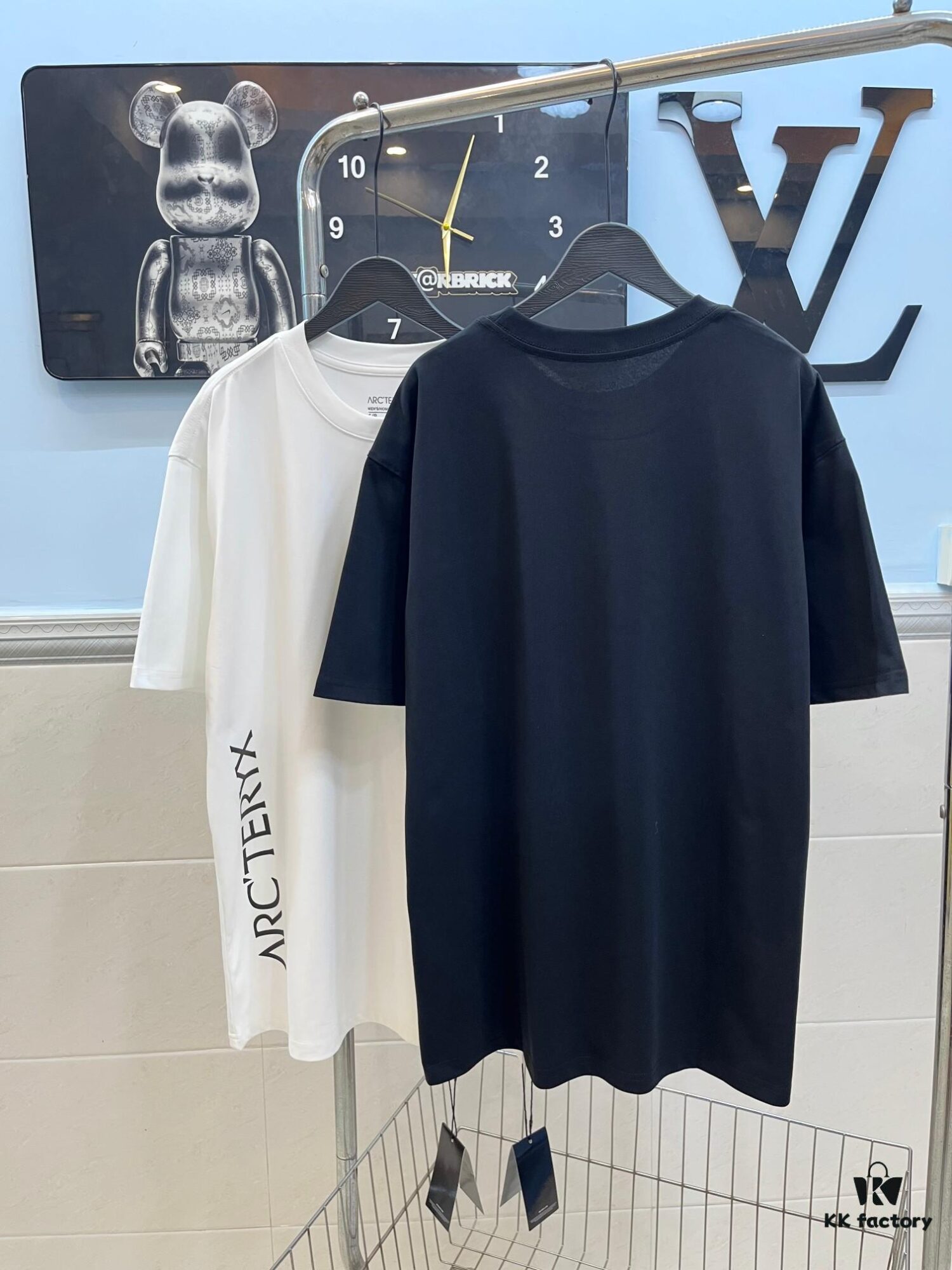 6931a153ccd8ab3d7af9546d Ayc Teryx Arc'teryx 2025FW Bird Logo Premium Print Short Sleeve T-Shirt, 280g Pure Cotton Double-Yarn Fabric, Soft and Comfortable Wear, Custom Rib Knit Collar with Same-Dye Process, Full Trims, Unisex Design, High Version Comparable