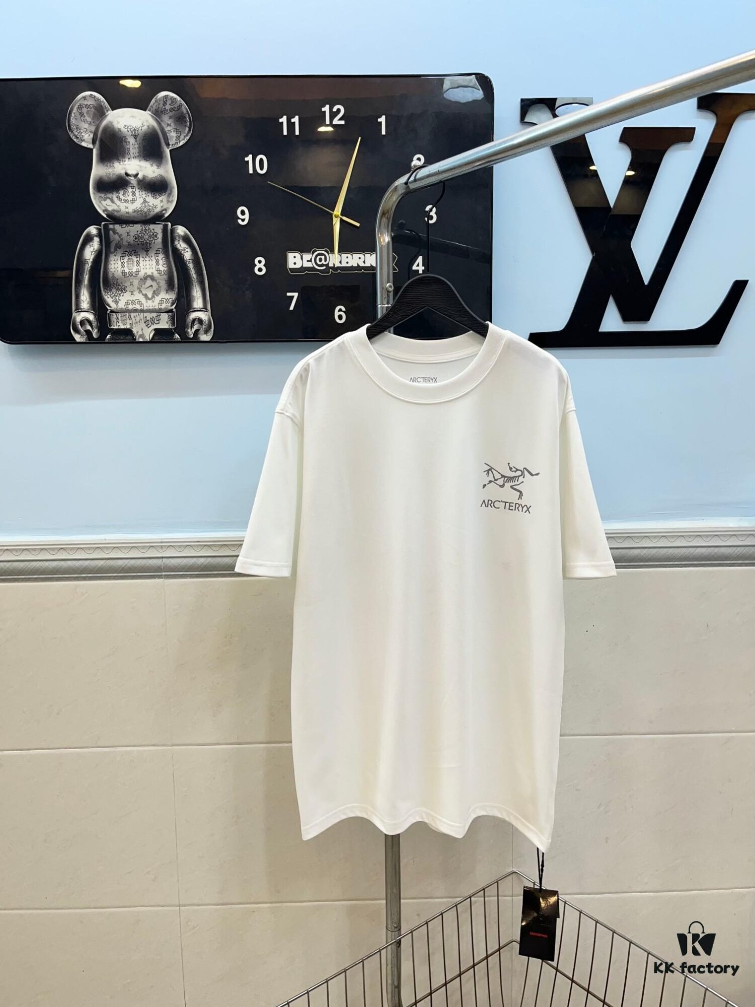 6931a154ccd8ab3d7af95474 Ayc Teryx Arc'teryx 2024 Mini Bird Logo Reflective Print Short Sleeve T-Shirt, 280g Pure Cotton Double-Yarn Fabric, Soft and Comfortable Wear, Custom Rib Knit Collar Dyed in Same Dye Batch, Complete Three Labels, Unisex Style, High Version for Comparison