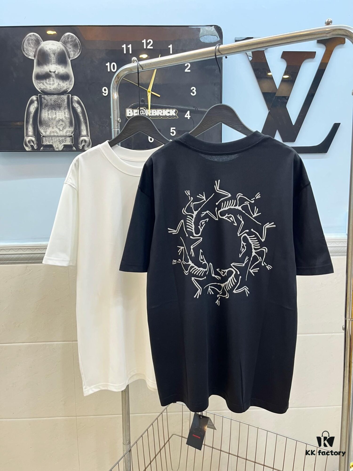 6931a154ccd8ab3d7af95476 Ayc Teryx Arc'teryx 2024 Mini Bird Logo Reflective Print Short Sleeve T-Shirt, 280g Pure Cotton Double-Yarn Fabric, Soft and Comfortable Wear, Custom Rib Knit Collar Dyed in Same Dye Batch, Complete Three Labels, Unisex Style, High Version for Comparison