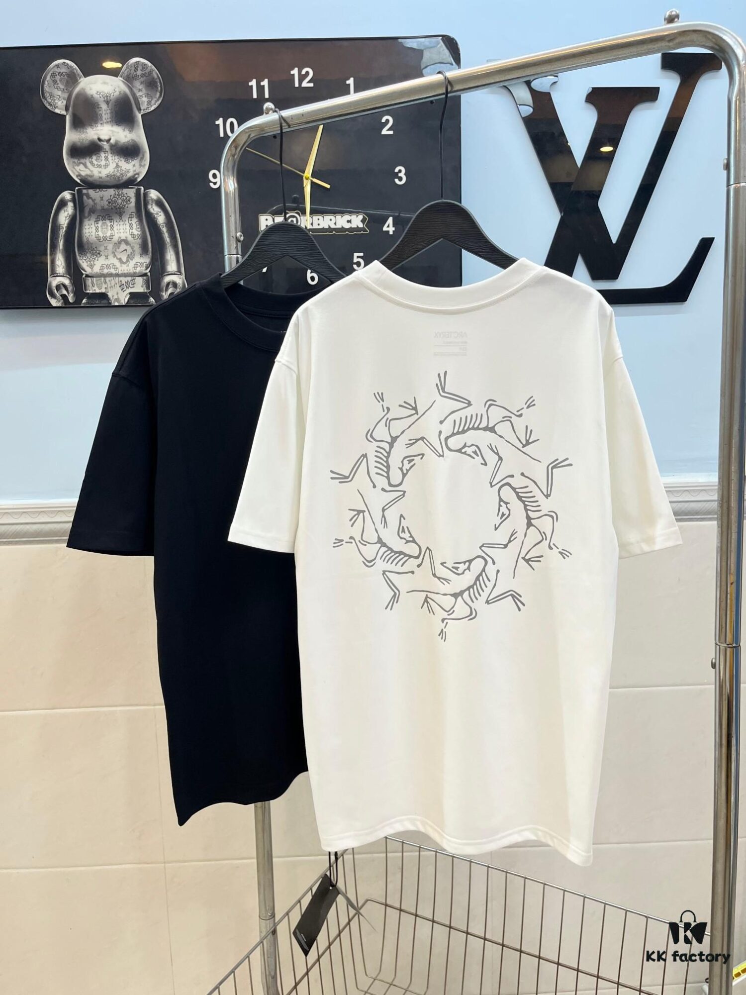 6931a154ccd8ab3d7af95477 Ayc Teryx Arc'teryx 2024 Mini Bird Logo Reflective Print Short Sleeve T-Shirt, 280g Pure Cotton Double-Yarn Fabric, Soft and Comfortable Wear, Custom Rib Knit Collar Dyed in Same Dye Batch, Complete Three Labels, Unisex Style, High Version for Comparison