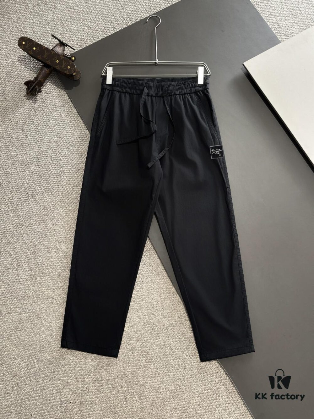 Arc'teryx 2025 Spring/Summer New Casual Elastic Waist Pants, Lightweight Custom Counter Fabric, Breathable and Comfortable, Exquisite Details, Premium Design Concept, Soft and Smooth Texture, Excellent Fit