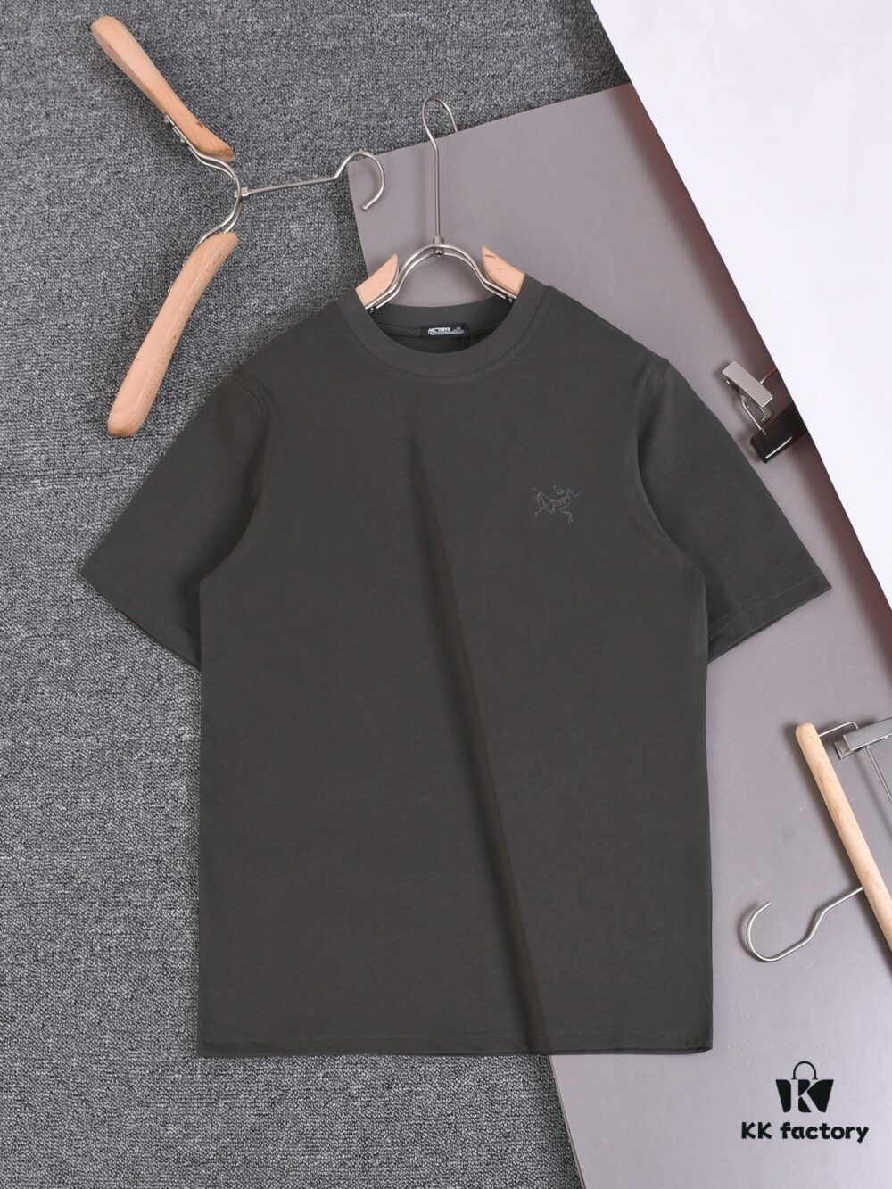 6931a165ccd8ab3d7af955d8 New Arrival 25S Arc'teryx Embossed Logo T-Shirt, Pre-washed Cotton Fabric, Soft and Comfortable, Unisex Loose Fit