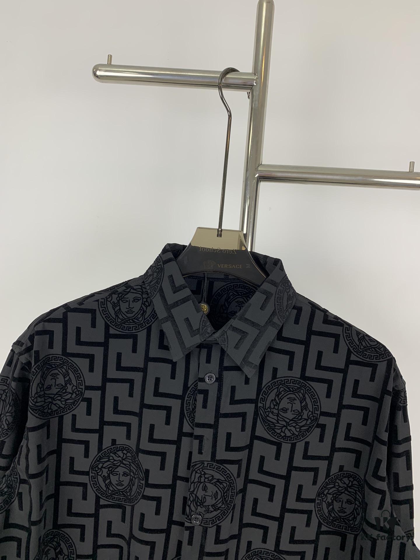 6931a171ccd8ab3d7af956ce New Versace VERSACE 2024 SS Unisex Flocked Shirt with Logo Buckle, Cotton Satin Fabric with Subtle Stretch