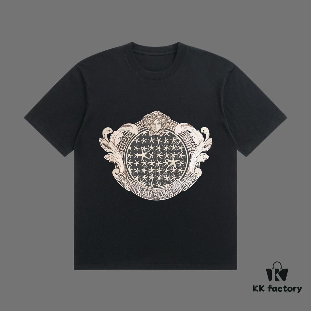6931a184ccd8ab3d7af9583d VERSACE 2025 Fall Spring/Summer Collection Medusa Logo Short-Sleeve T-Shirt Premium Quality, Distinctive from Regular Prints, Crafted in 270G 32-Ne 100% Cotton Double-Yarn Fabric, Relaxed Fit Unisex Design