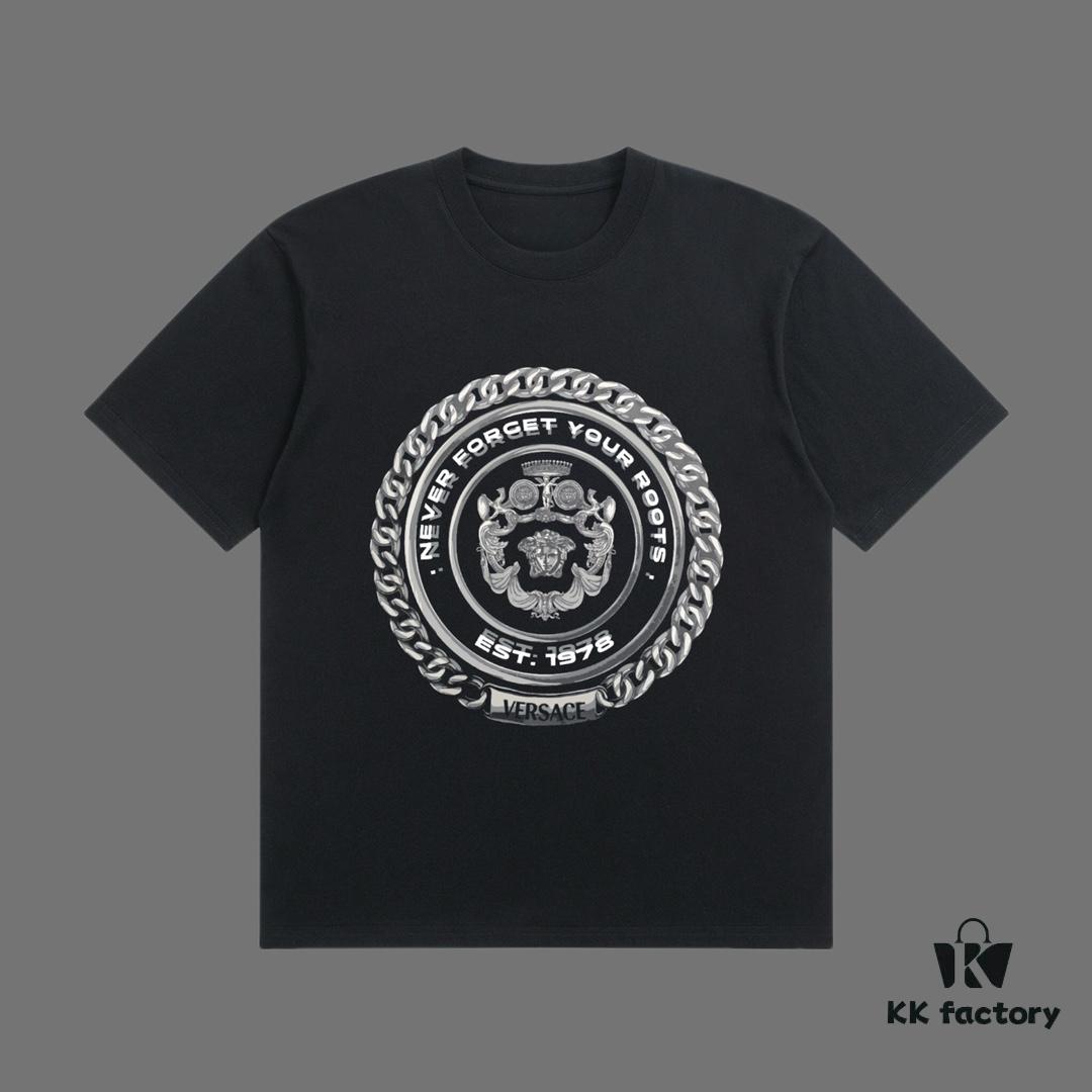 6931a18bccd8ab3d7af958cd VERSACE 2025 Fall Spring/Summer Collection Metal Medusa Logo Short Sleeve T-Shirt, Premium 270G 32-Count Double-Yarn Cotton Fabric, Relaxed Fit Unisex Design