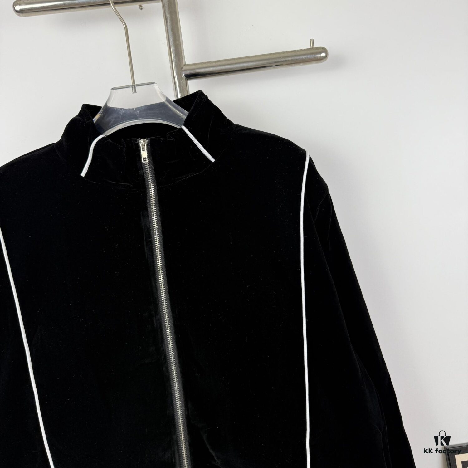 6931a194ccd8ab3d7af9598a New Celine 2022 Spring and Autumn Black Velvet Jacket