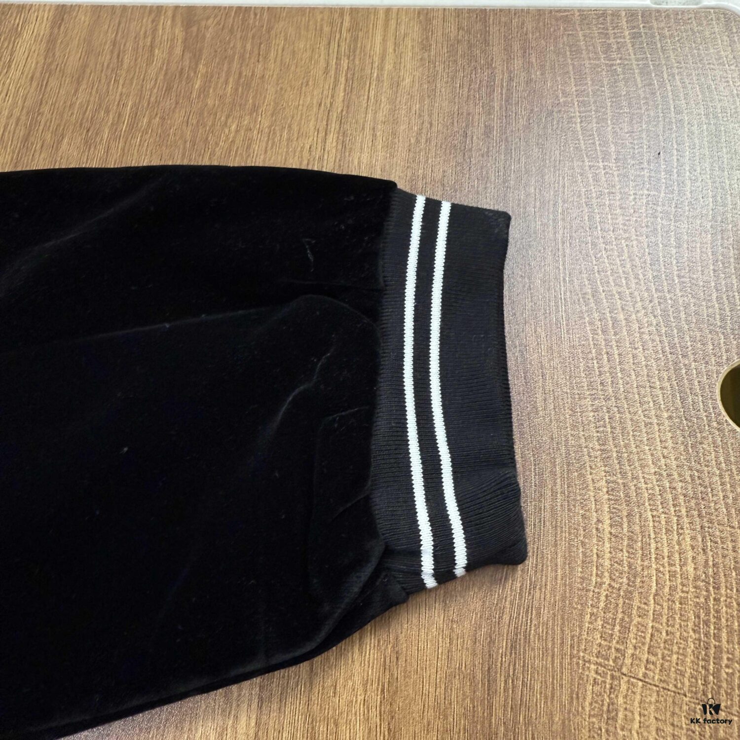 6931a194ccd8ab3d7af9598d New Celine 2022 Spring and Autumn Black Velvet Jacket