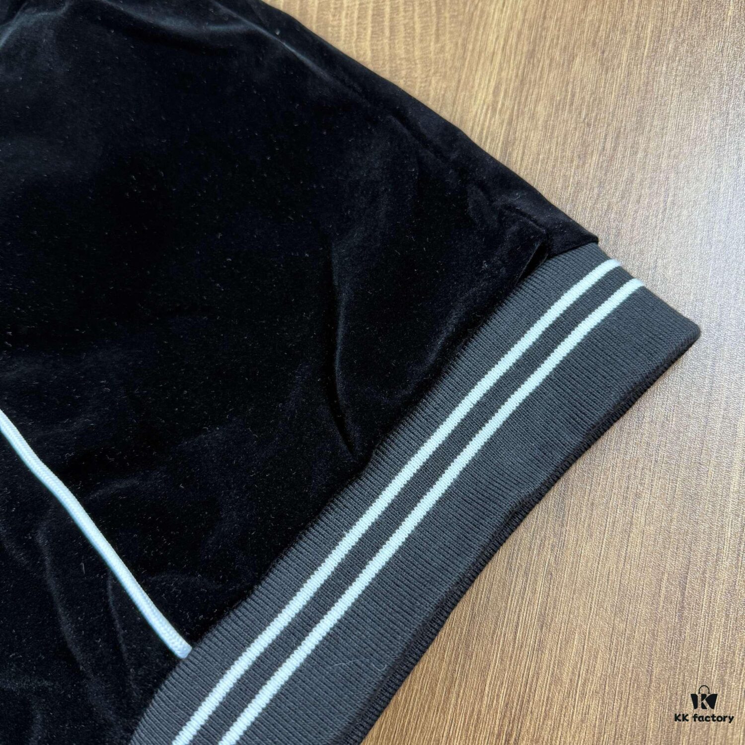 6931a194ccd8ab3d7af9598e New Celine 2022 Spring and Autumn Black Velvet Jacket
