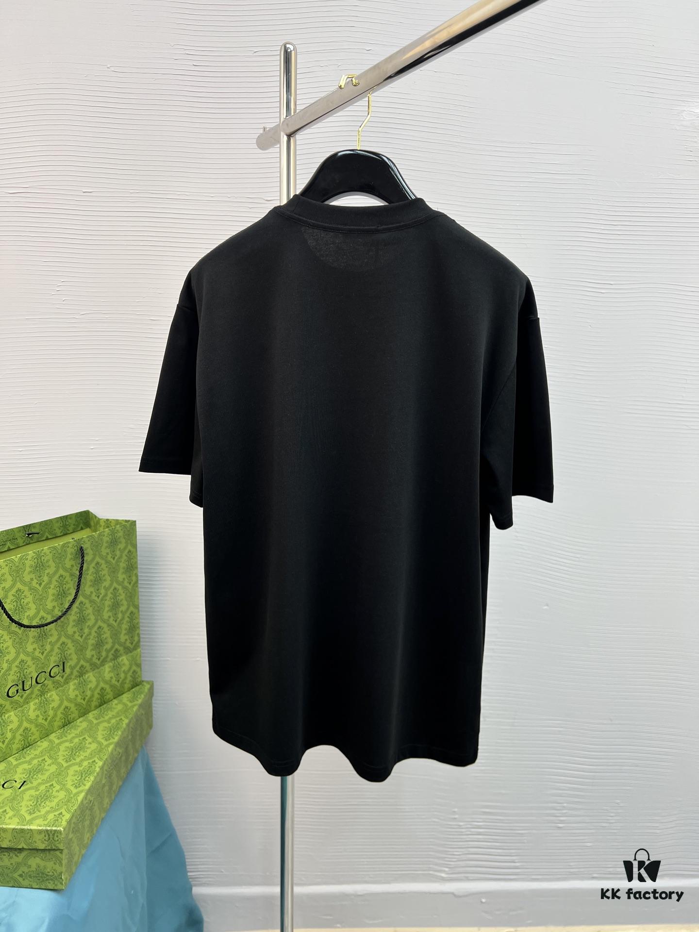6931a198ccd8ab3d7af959e2 High-Quality CELINE 25SS Classic Color T-Shirt New Arrival! Featuring a youthful and vibrant design from the latest teddy bear collection, crafted with premium heat-transfer printing techniques for strong dimensional color transitions. Made from selected 280g pure cotton fabric—soft, comfortable, and perfect for spring and summer. Pairs effortlessly with jeans, chinos, or shorts, this is a must-have wardrobe staple.